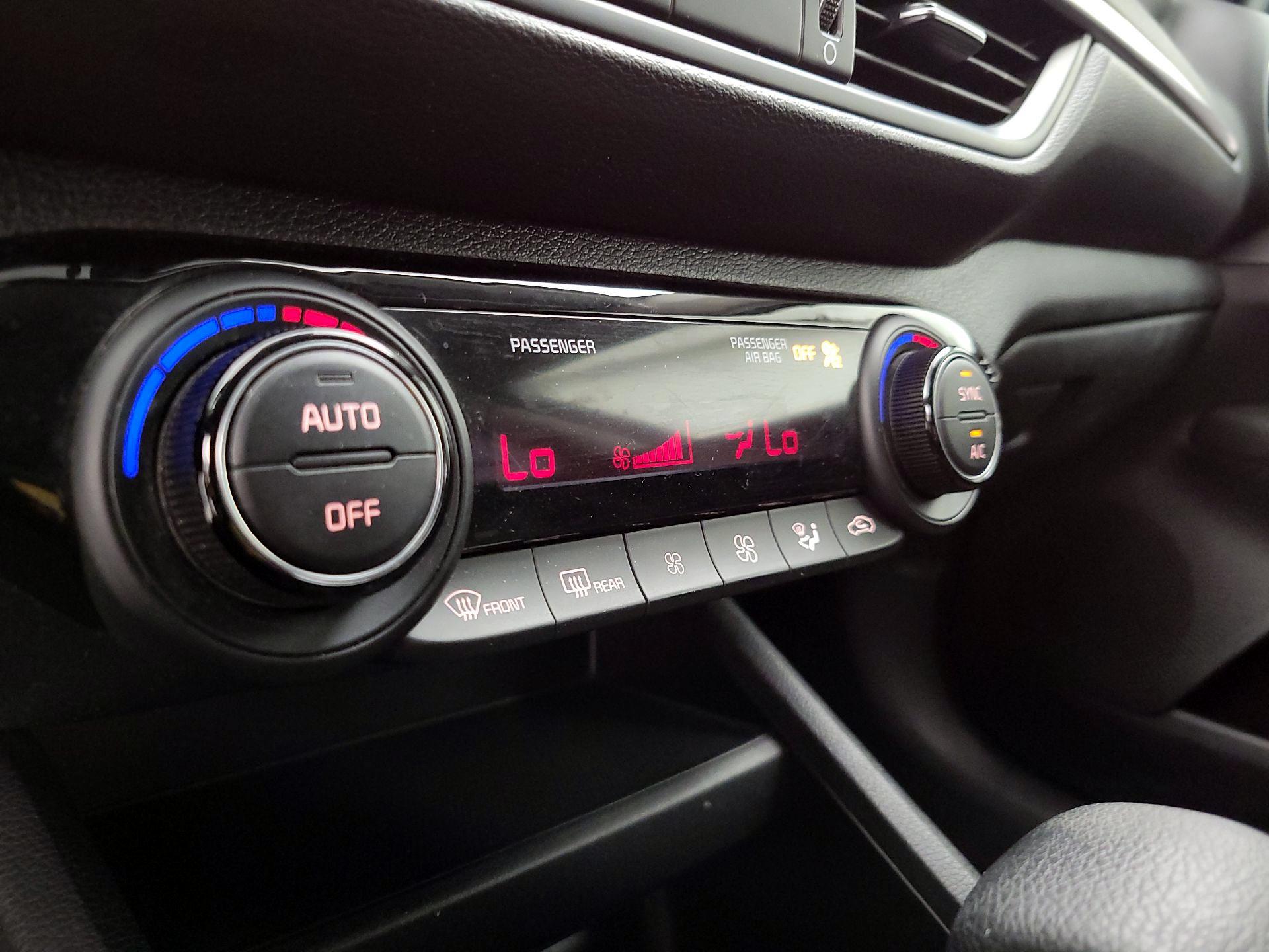 Thumbnail: 2019 Kia Forte - 16