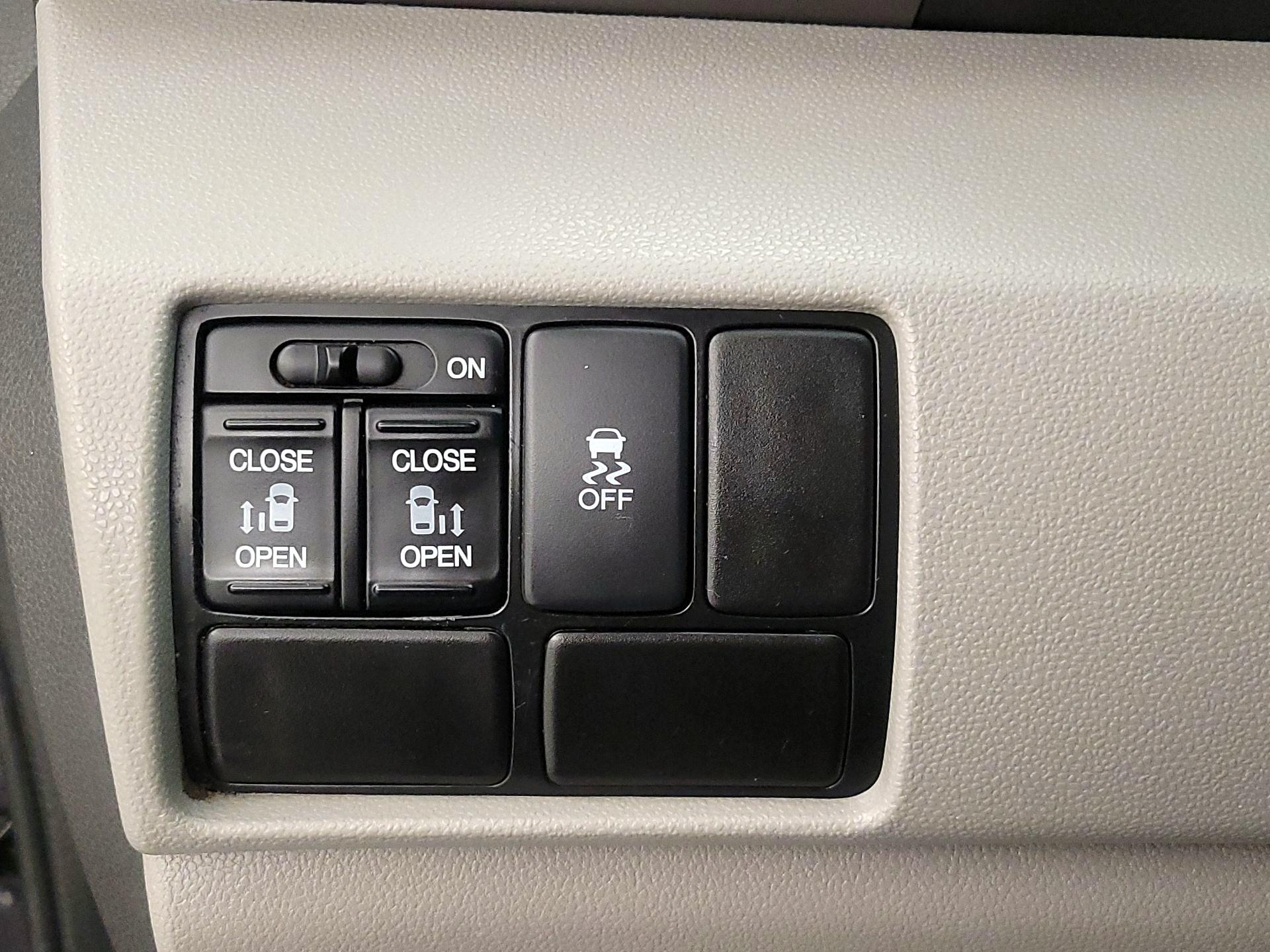 Thumbnail: 2016 Honda Odyssey - 13
