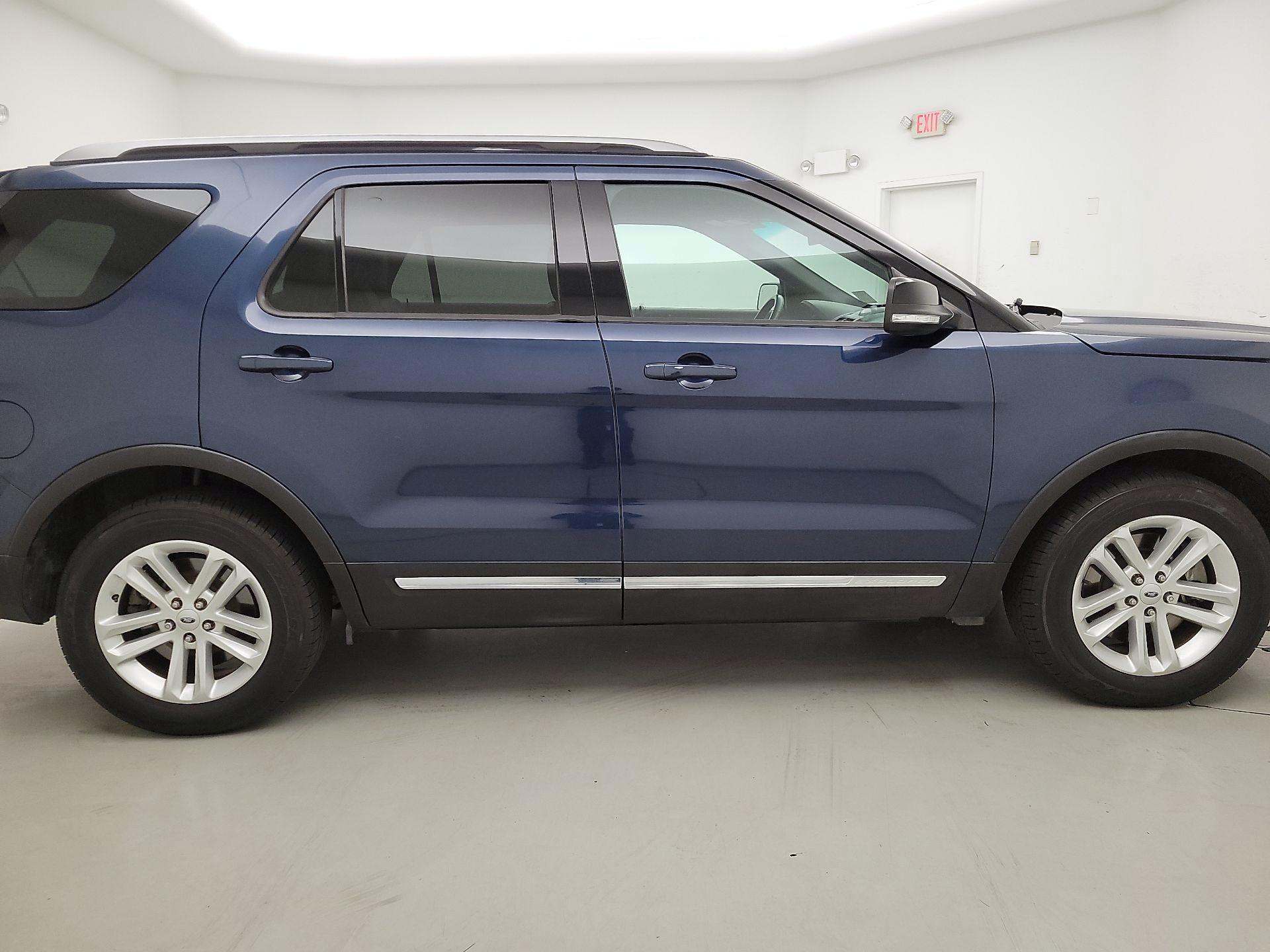 Thumbnail: 2017 Ford Explorer - 4