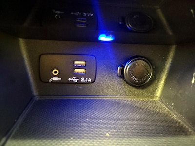 USB/AUX Ports
