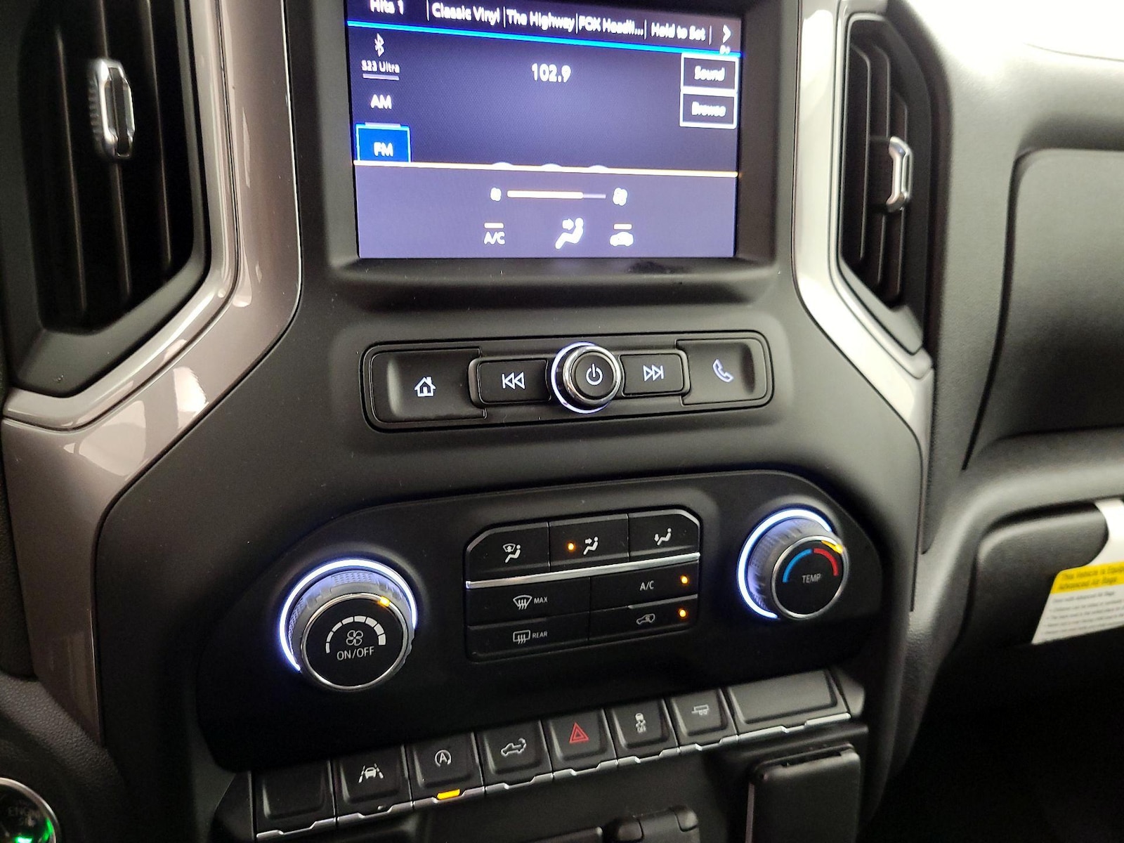 2022 Chevrolet Silverado 1500 Custom - Photo 17