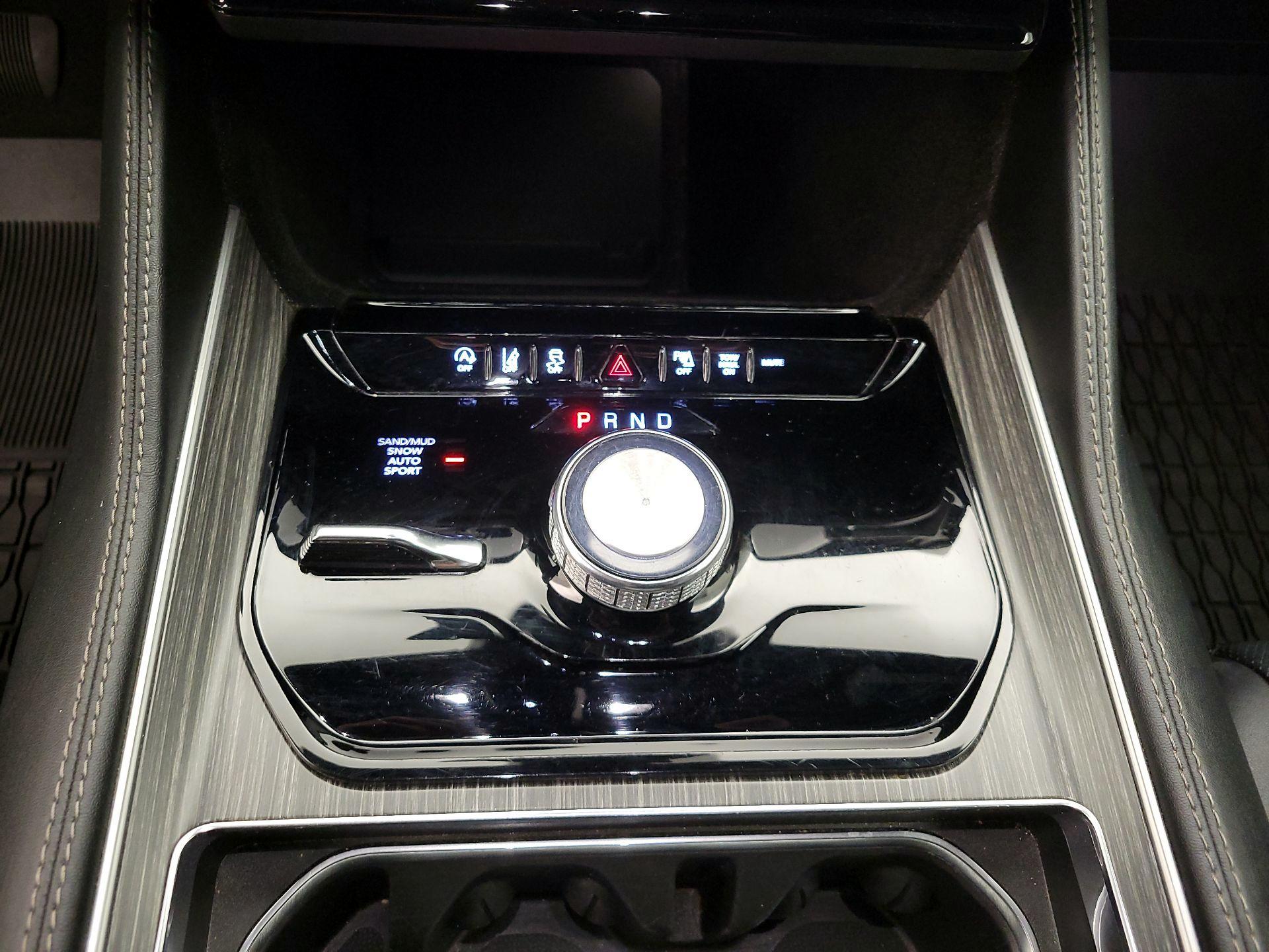 Thumbnail: 2024 Jeep Wagoneer - 18