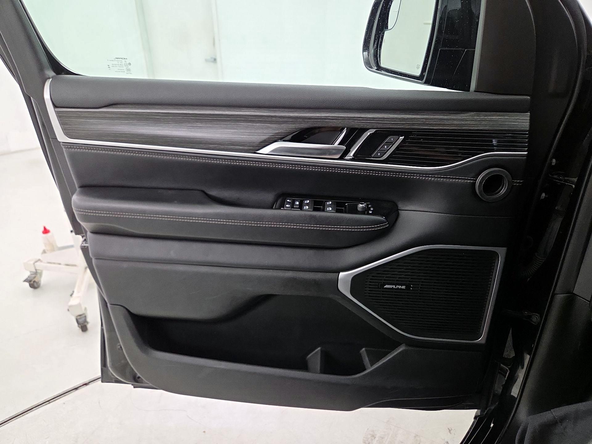 Thumbnail: 2023 Jeep Wagoneer - 12