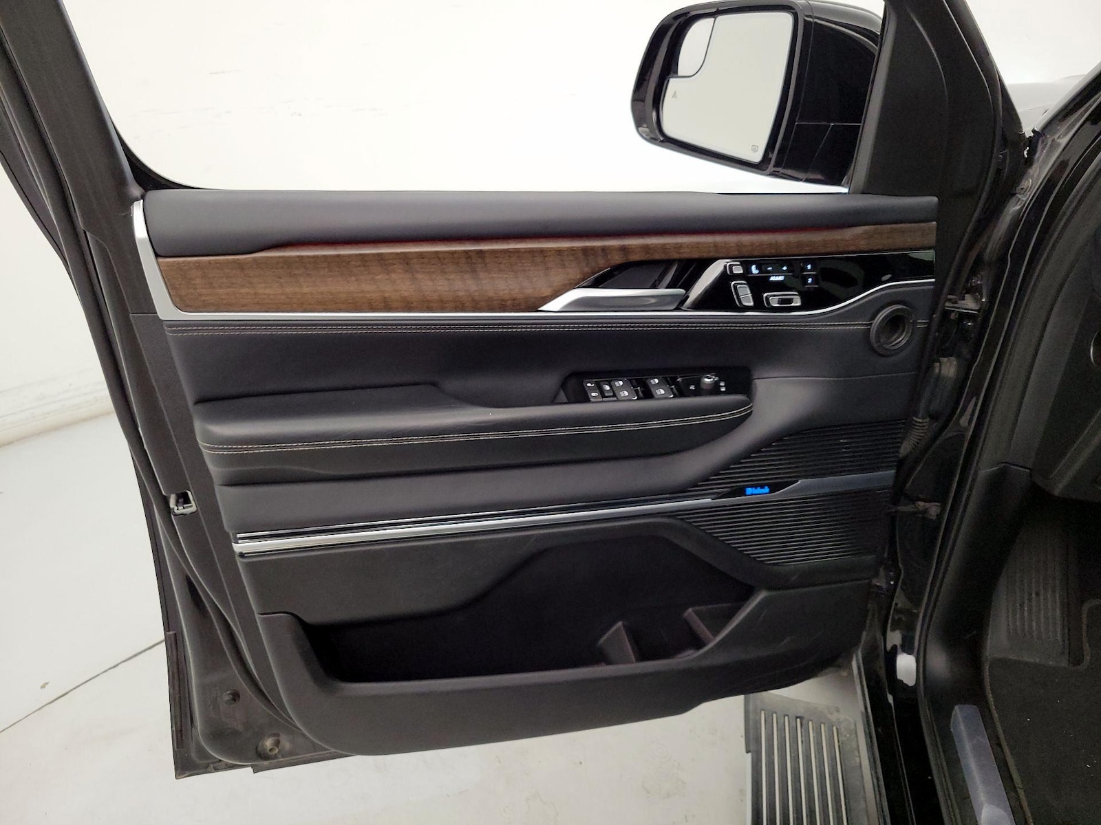 2024 Jeep Grand Wagoneer L Series I - Photo 13