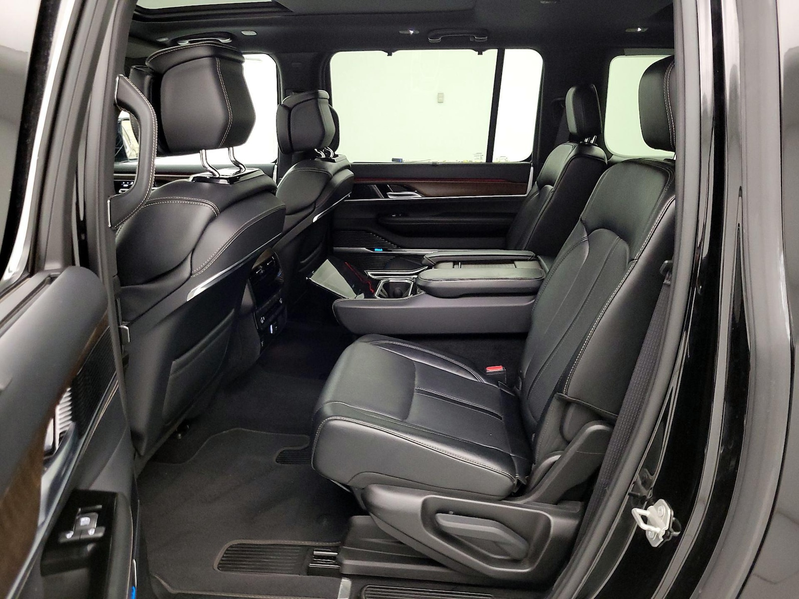 2024 Jeep Grand Wagoneer L Series I - Photo 22