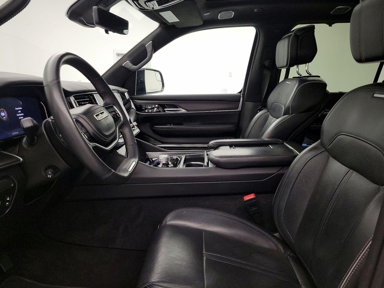 2024 Jeep Grand Wagoneer L Series II - Photo 12