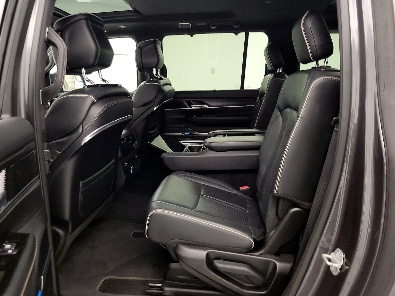 2024 Jeep Grand Wagoneer L Series II - Photo 22