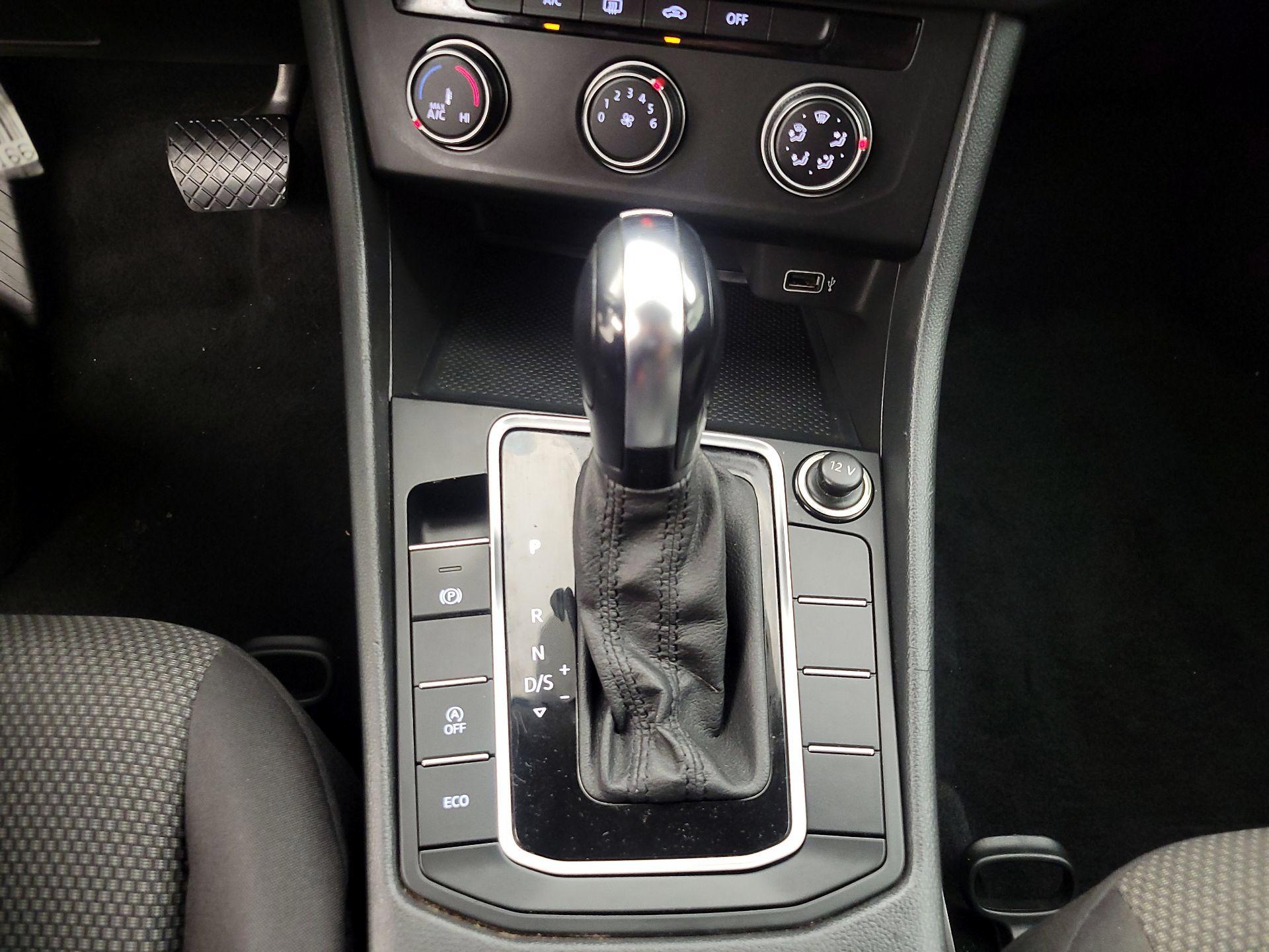 Thumbnail: 2019 Volkswagen Jetta - 17