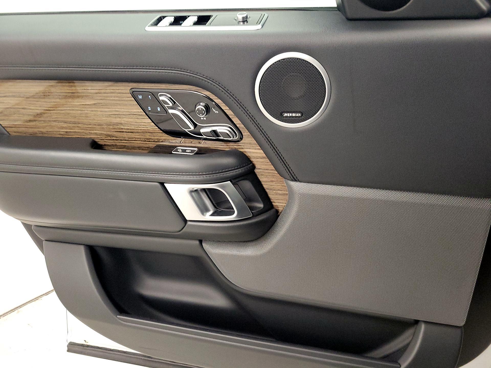 Thumbnail: 2020 Land Rover Range Rover - 12