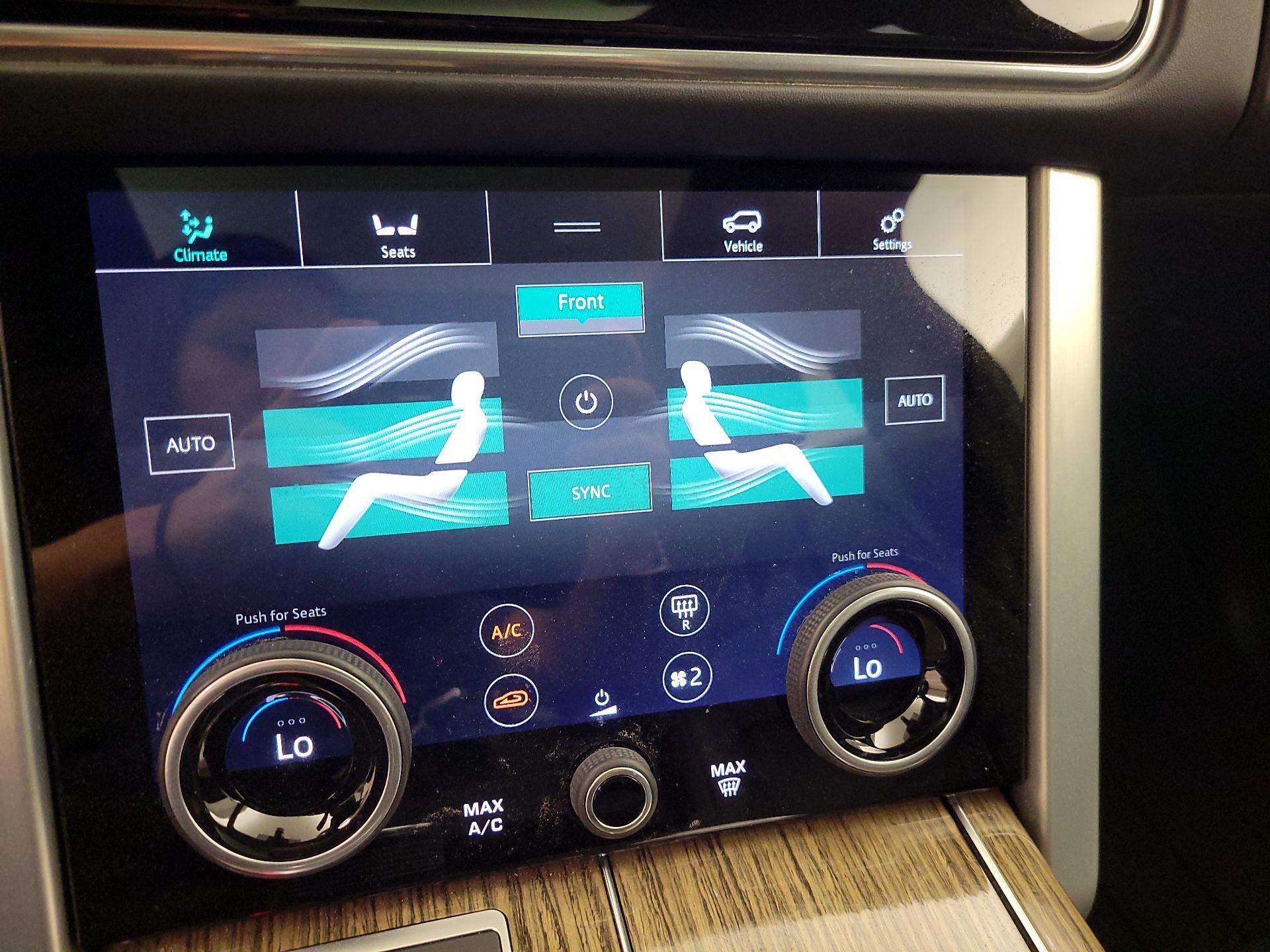 Thumbnail: 2020 Land Rover Range Rover - 17