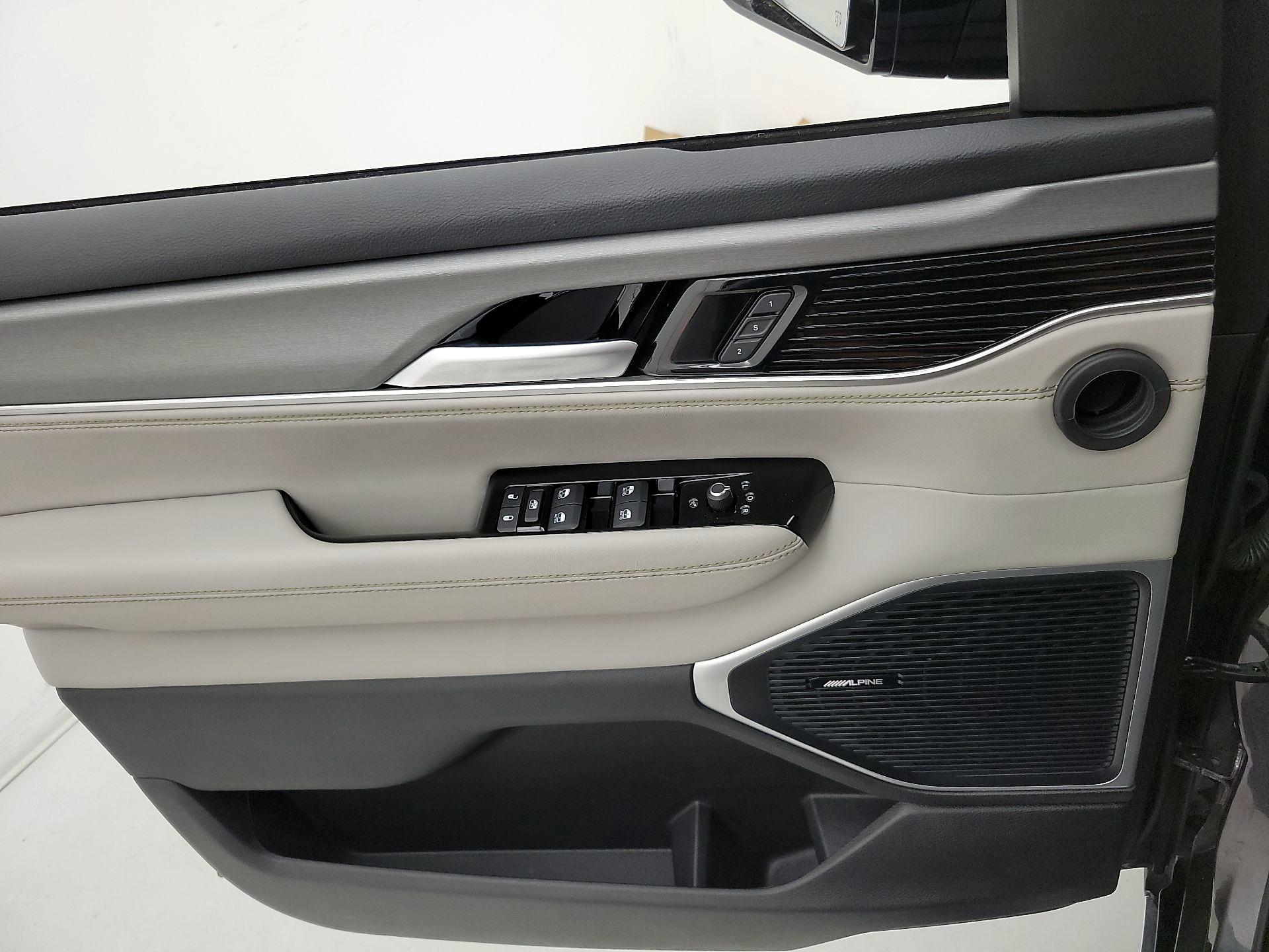 Thumbnail: 2025 Jeep Wagoneer - 12