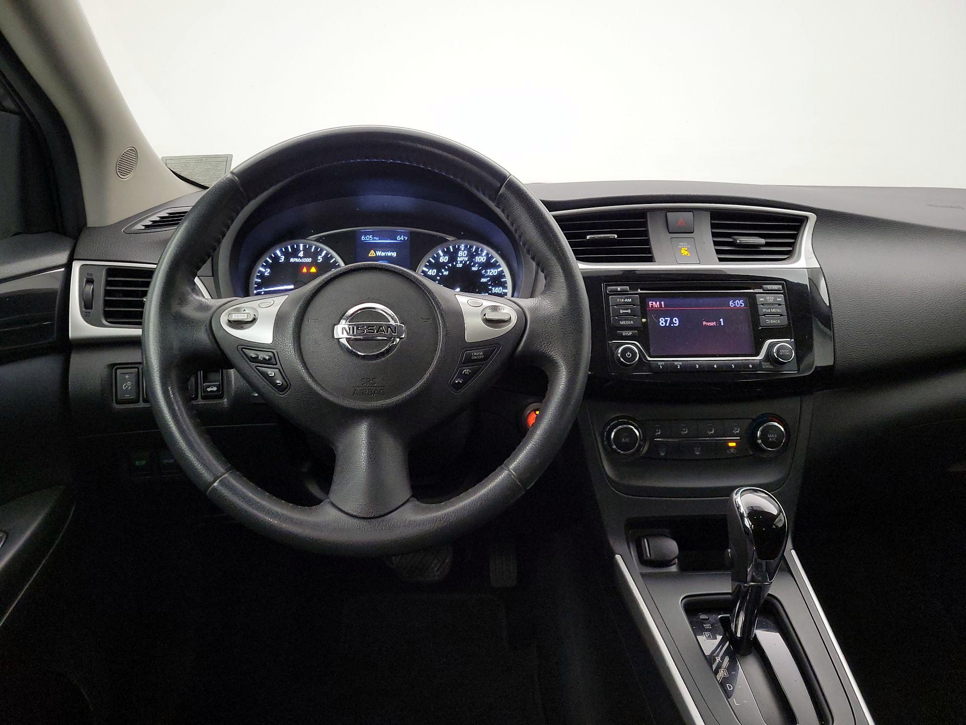 Thumbnail: 2017 Nissan Sentra - 10