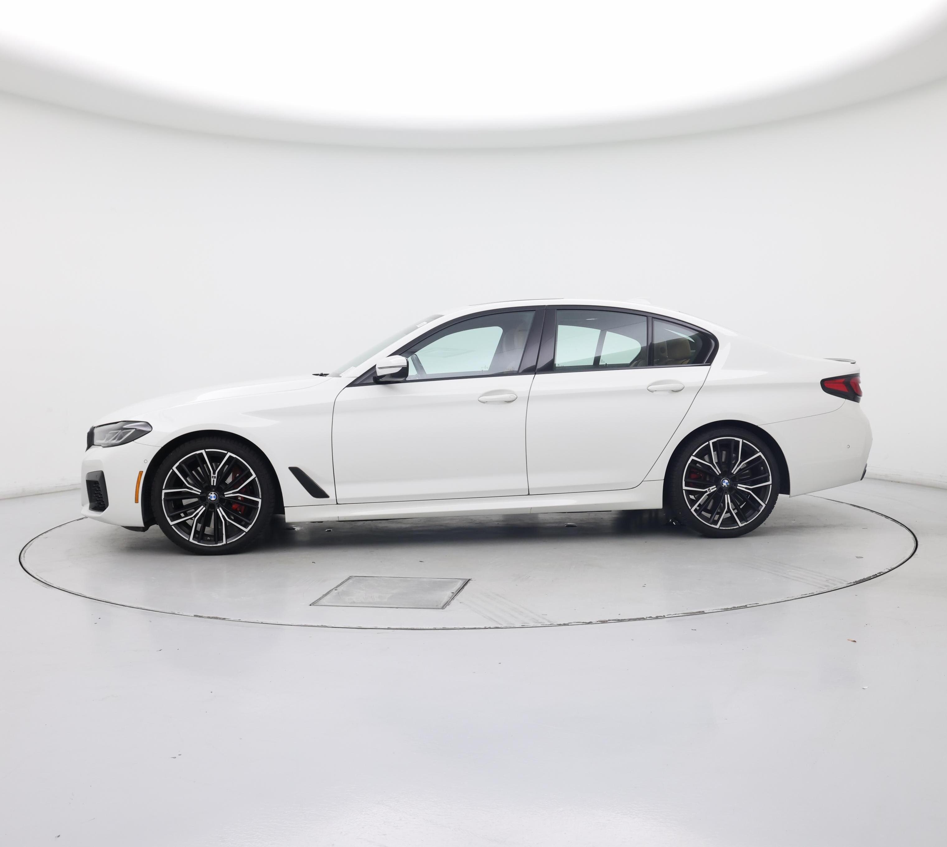 Thumbnail: 2023 BMW 5 Series - 3