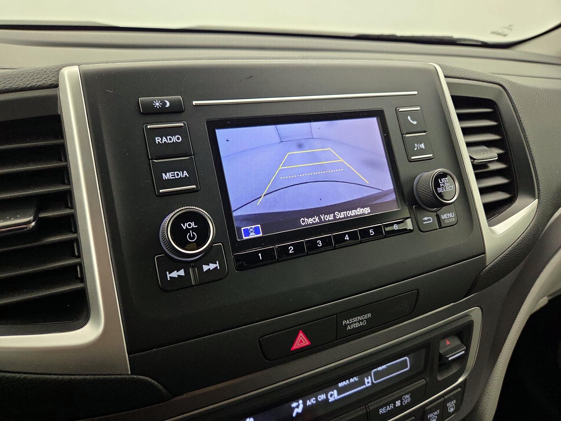 Thumbnail: 2019 Honda Pilot - 14