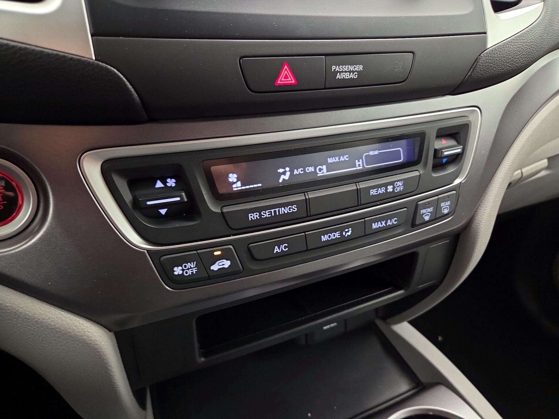 Thumbnail: 2019 Honda Pilot - 16