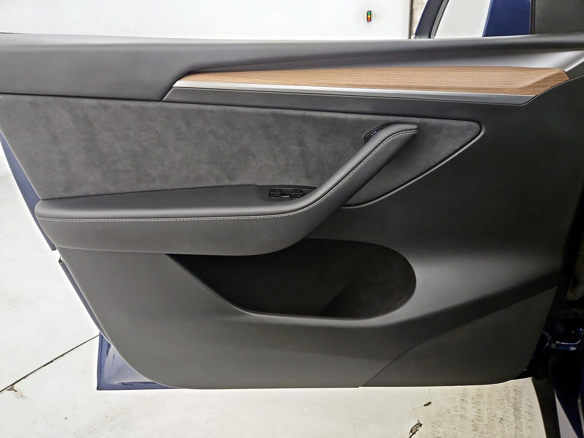 Thumbnail: 2025 Tesla Model Y - 12