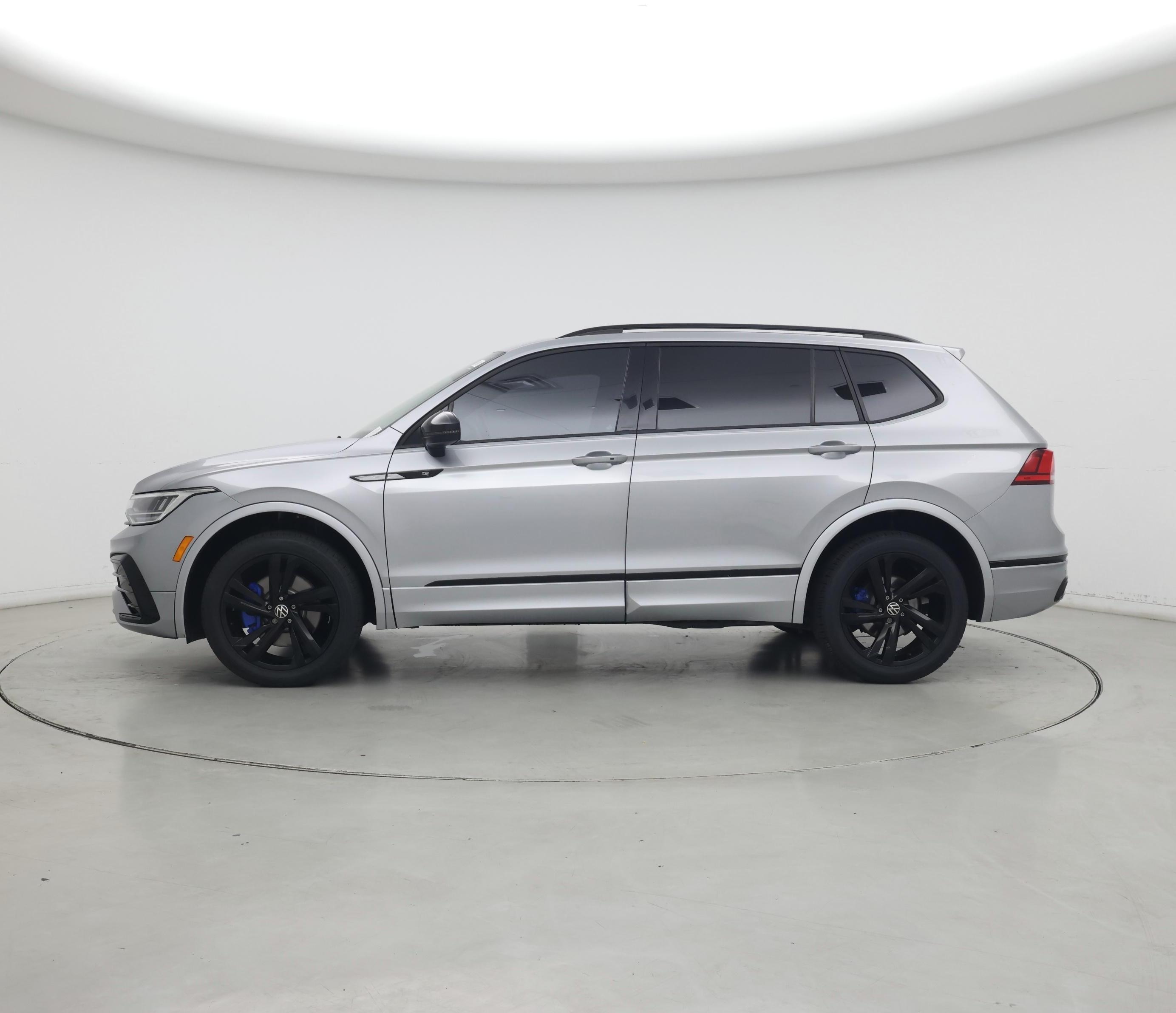 Thumbnail: 2023 Volkswagen Tiguan - 3