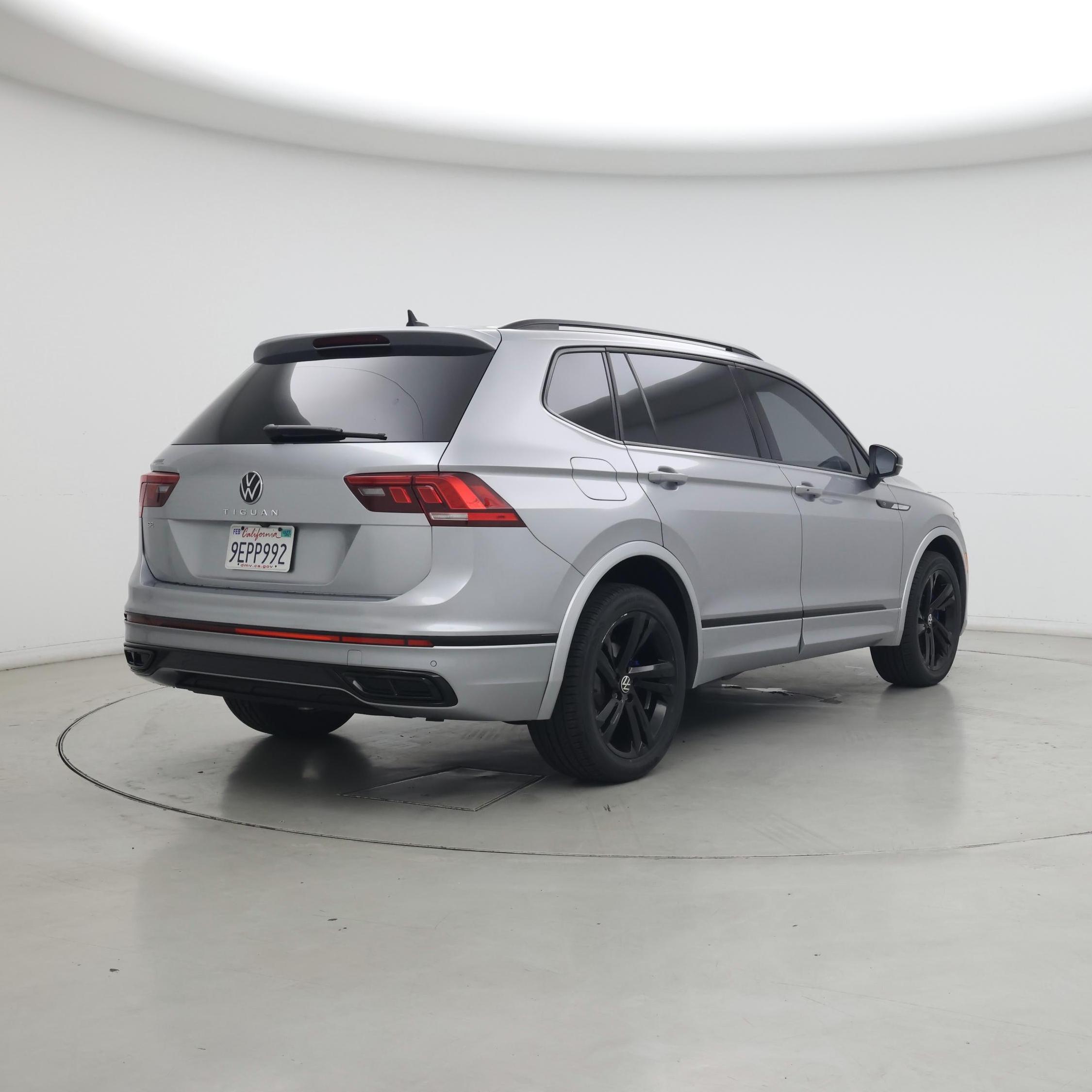 Thumbnail: 2023 Volkswagen Tiguan - 8