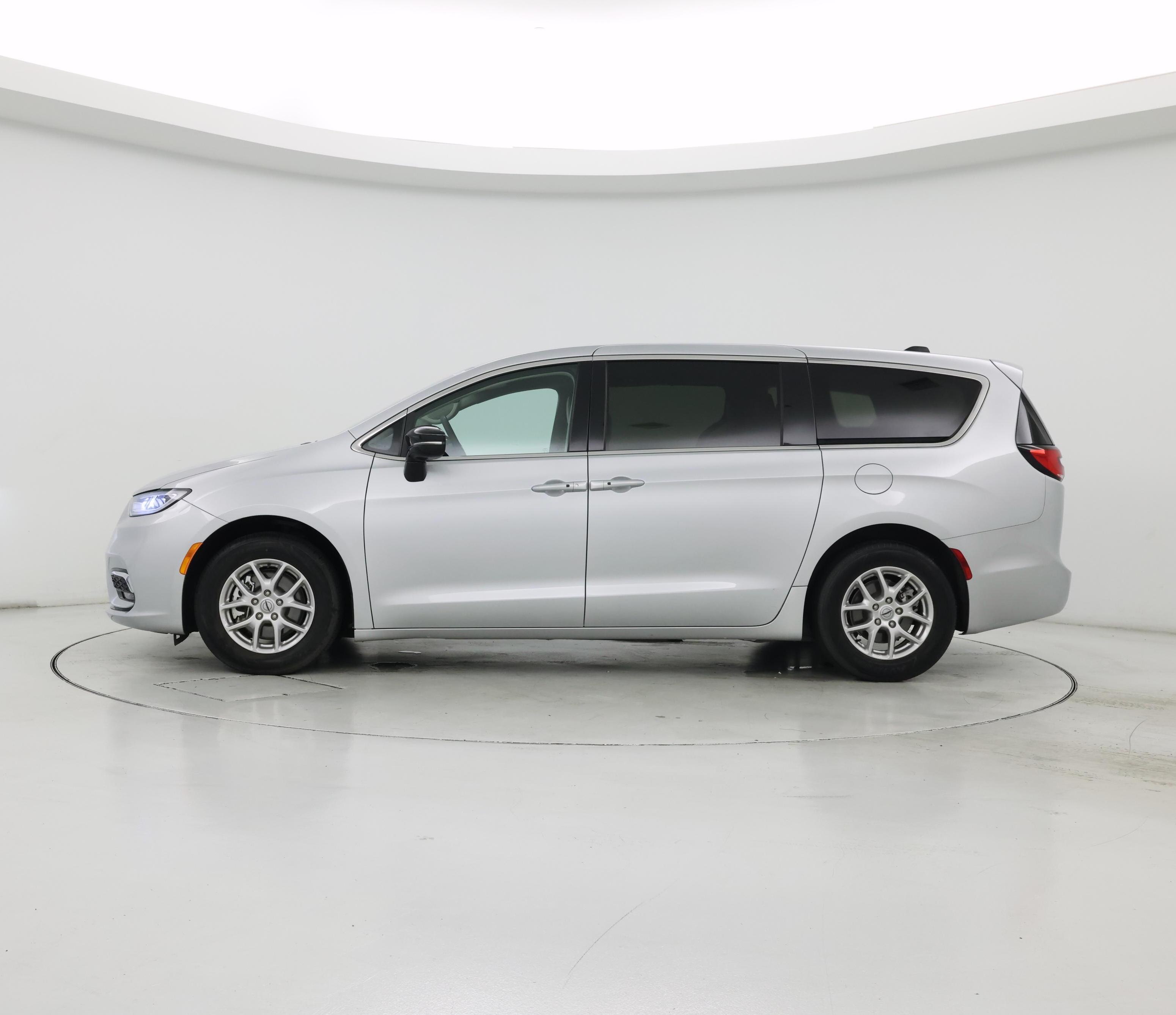 Thumbnail: 2024 Chrysler Pacifica - 3