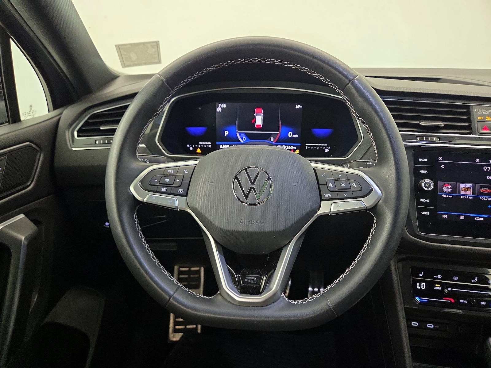 2023 Volkswagen Tiguan SE R-LINE BLACK - Photo 11