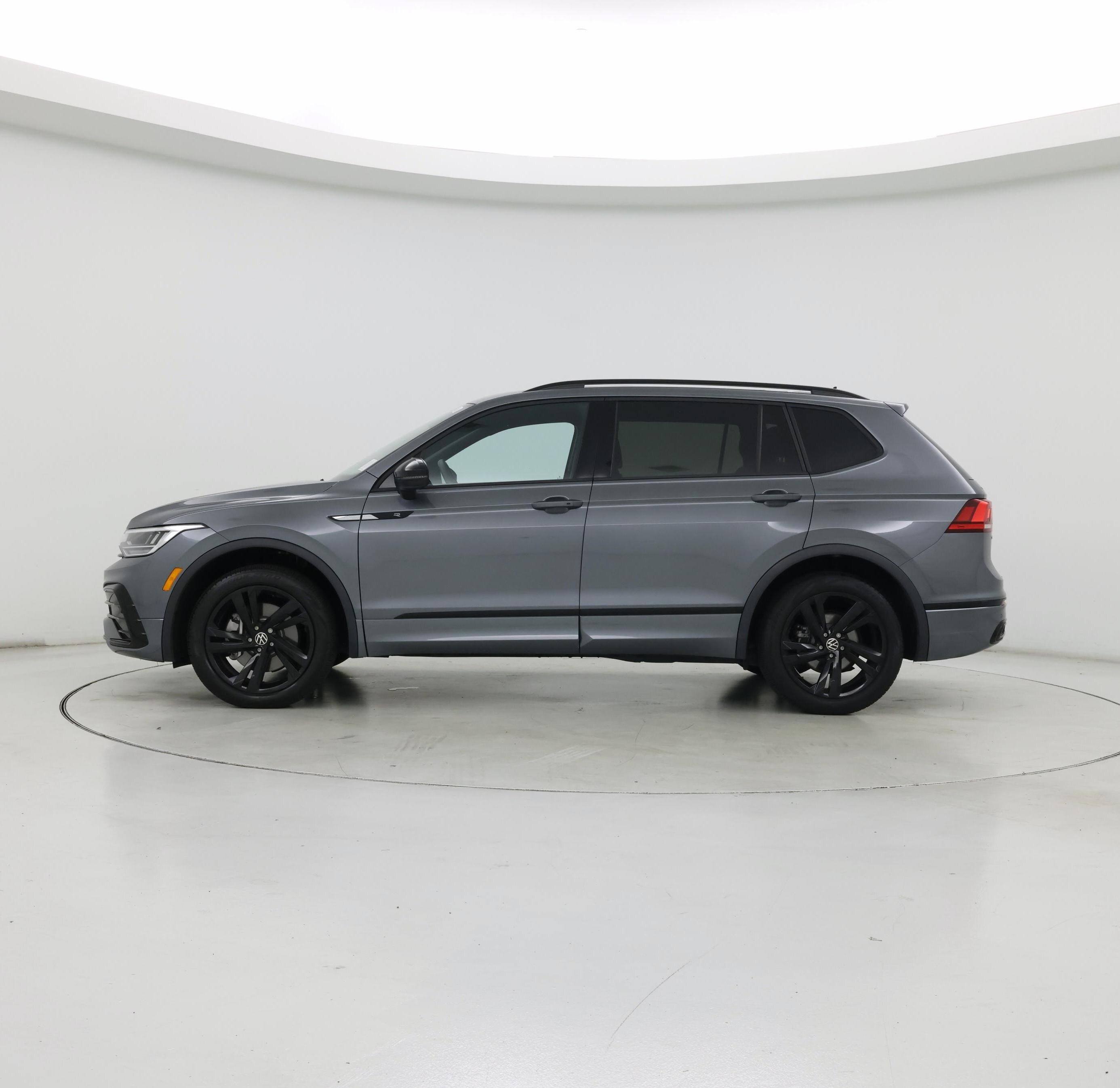 Thumbnail: 2023 Volkswagen Tiguan - 3