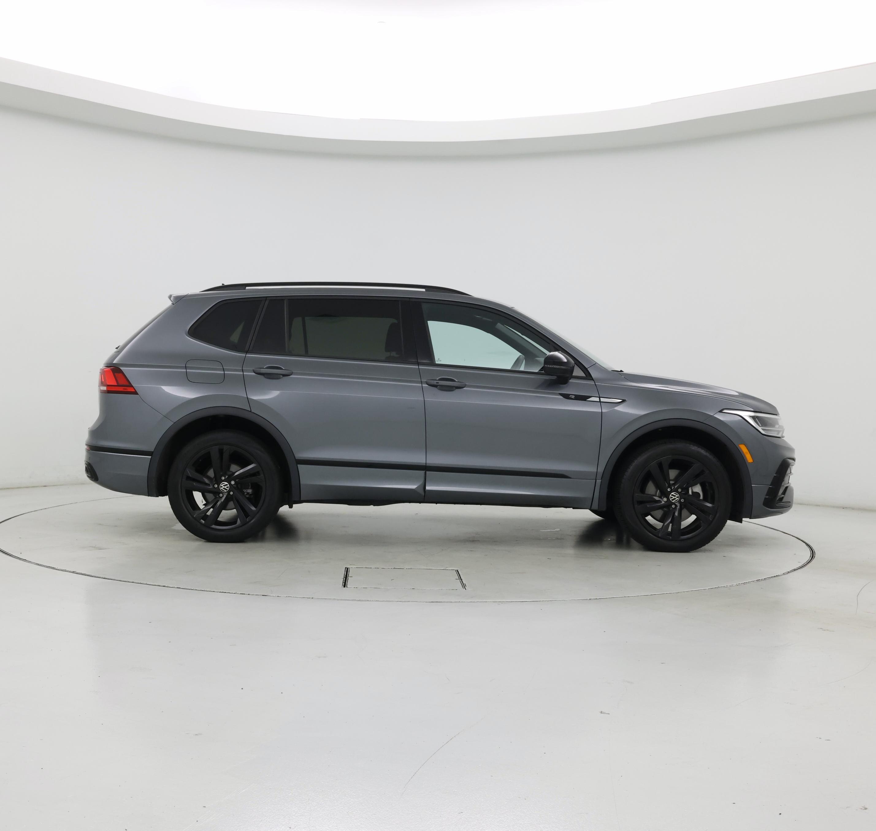Thumbnail: 2023 Volkswagen Tiguan - 7