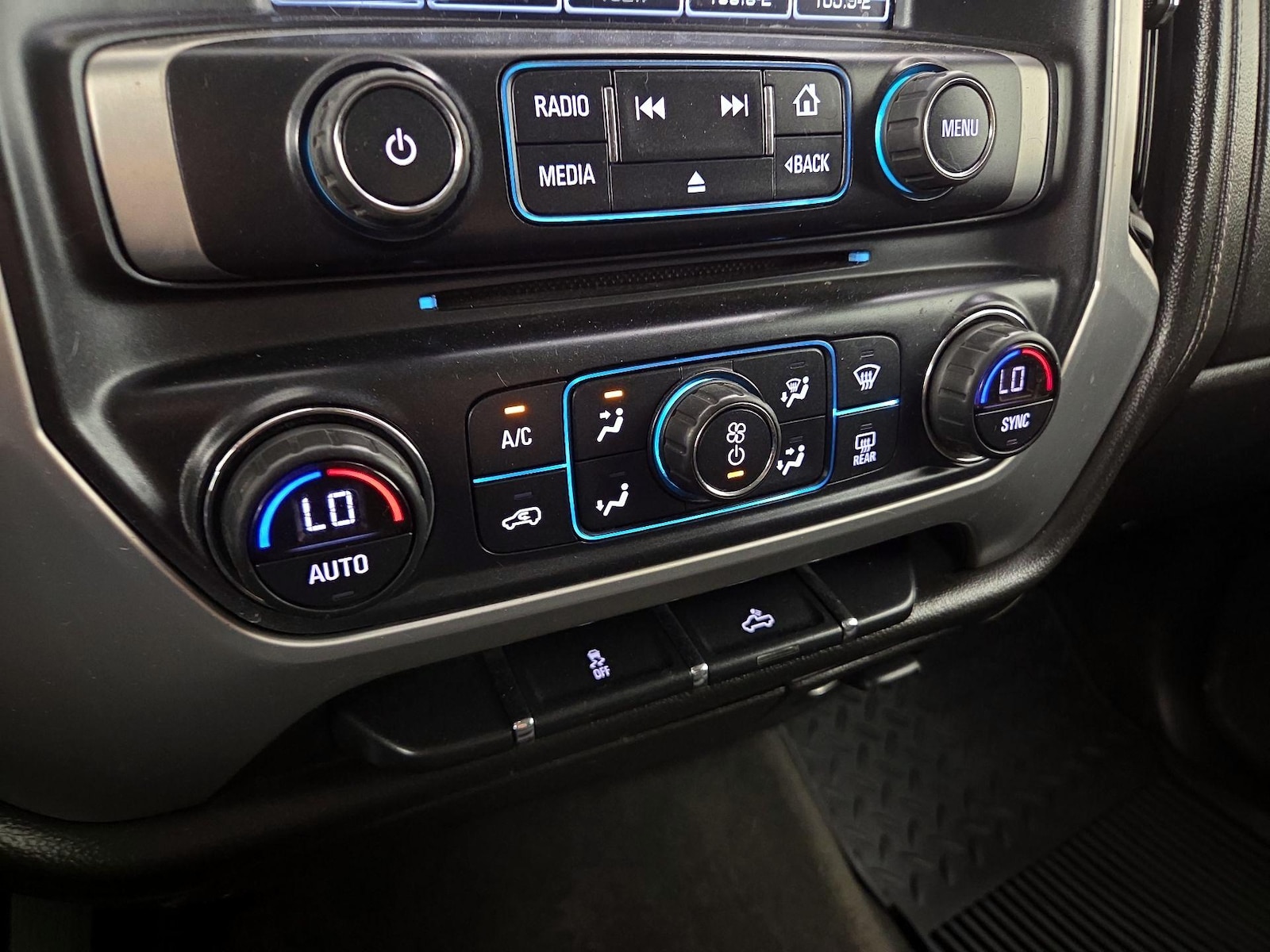 2017 GMC Sierra 1500 SLE - Photo 17
