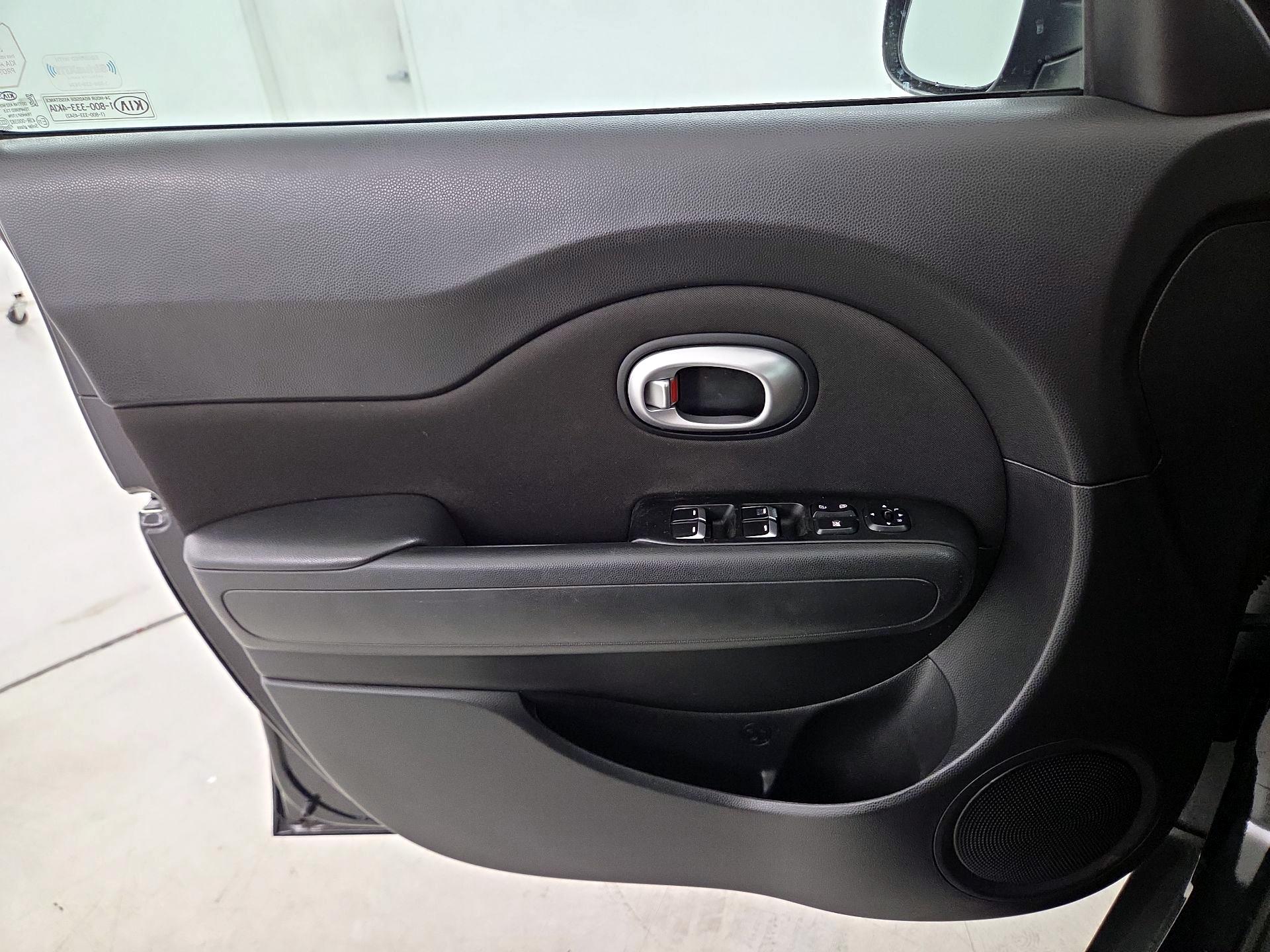 Thumbnail: 2017 Kia Soul - 12