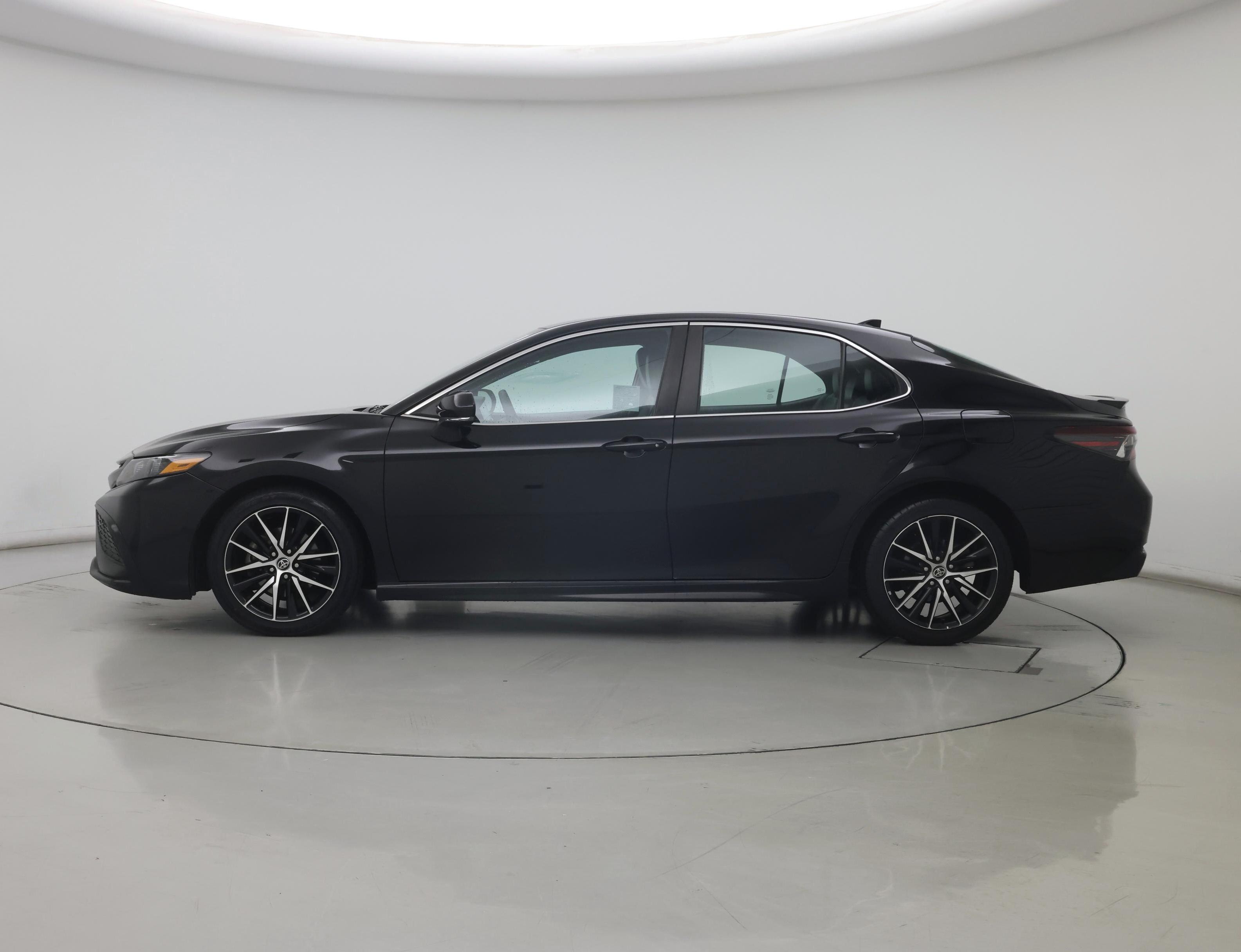 Thumbnail: 2022 Toyota Camry - 3