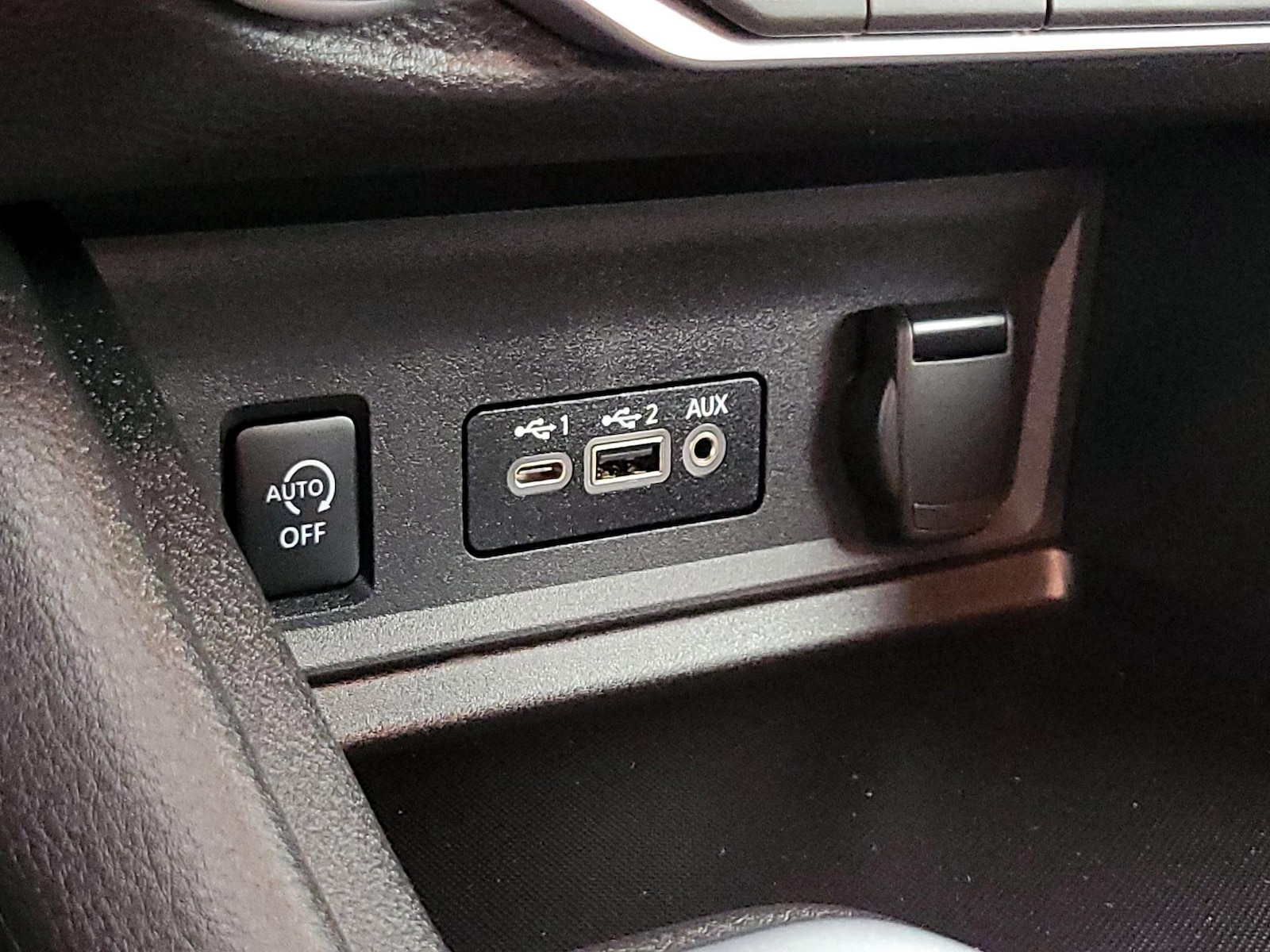 2025 Nissan Sentra SR - Photo 17
