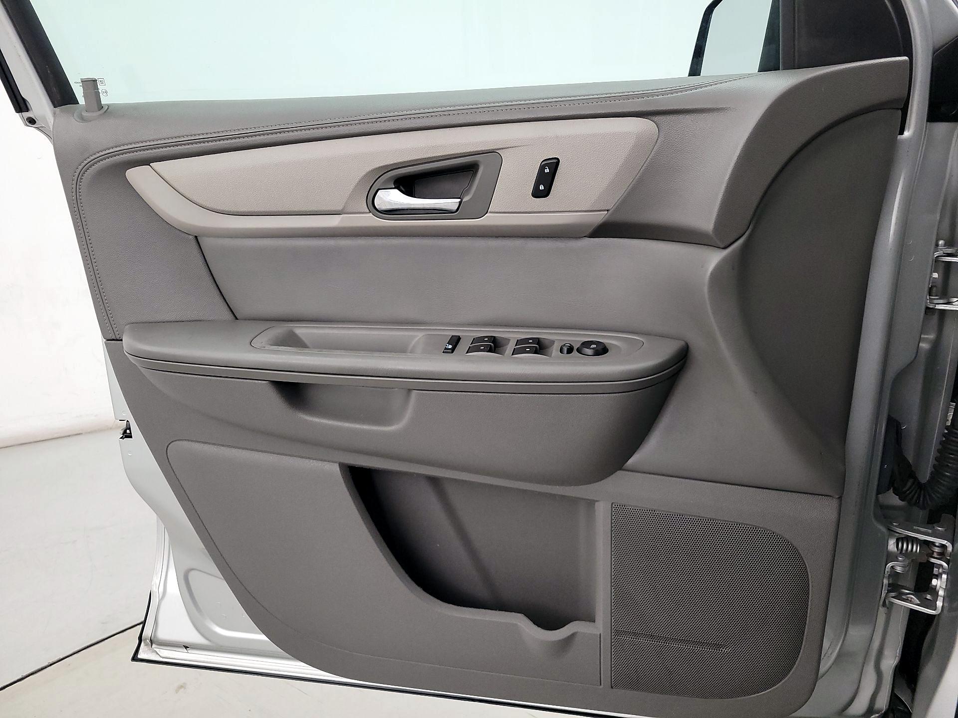 Thumbnail: 2015 Chevrolet Traverse - 12