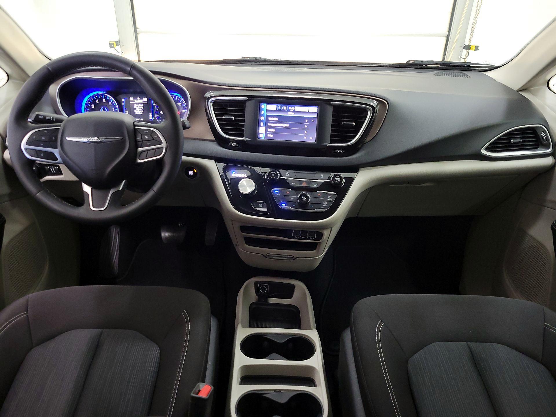 Thumbnail: 2023 Chrysler Voyager - 9