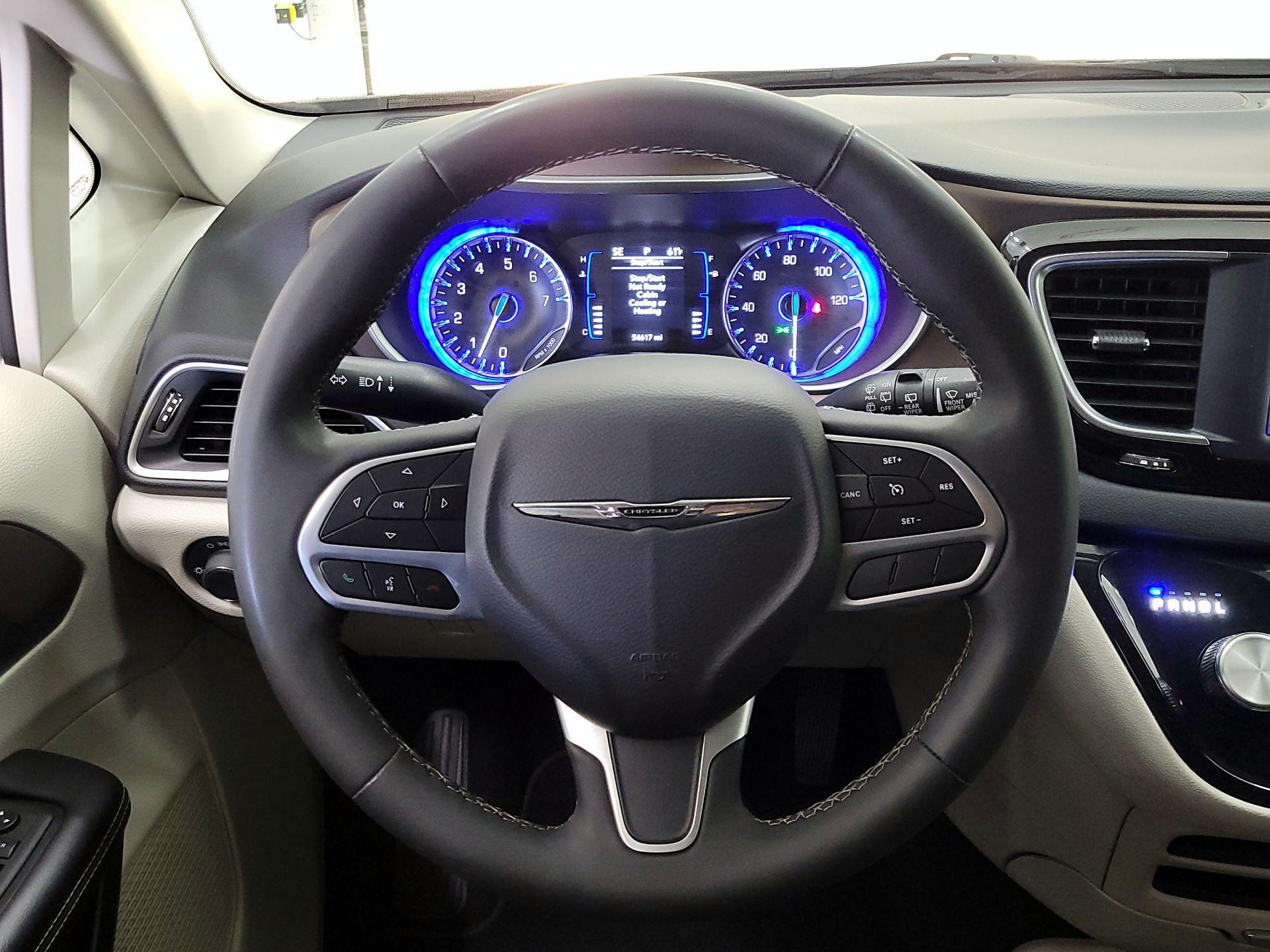 Thumbnail: 2023 Chrysler Voyager - 10