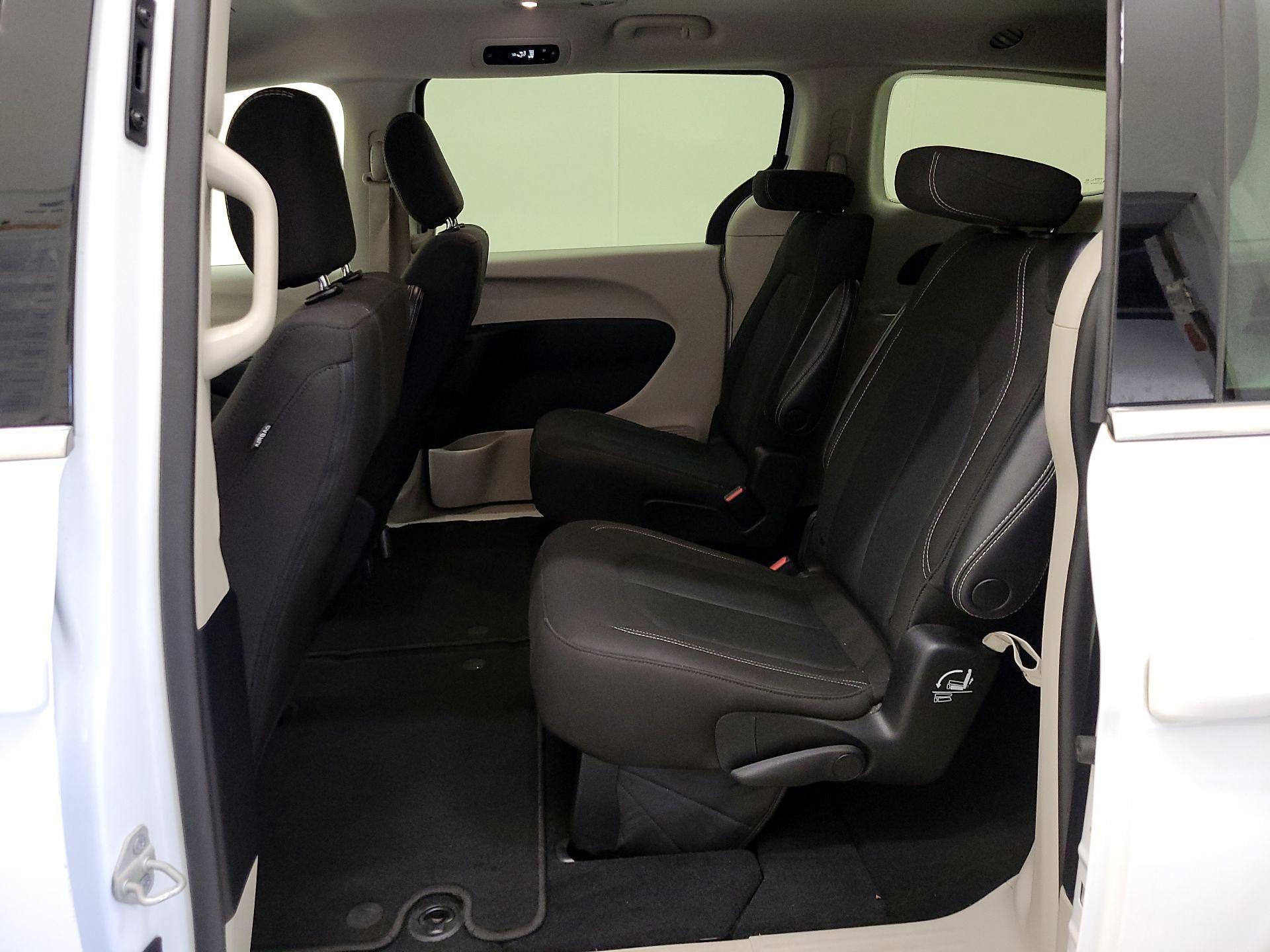 Thumbnail: 2023 Chrysler Voyager - 19