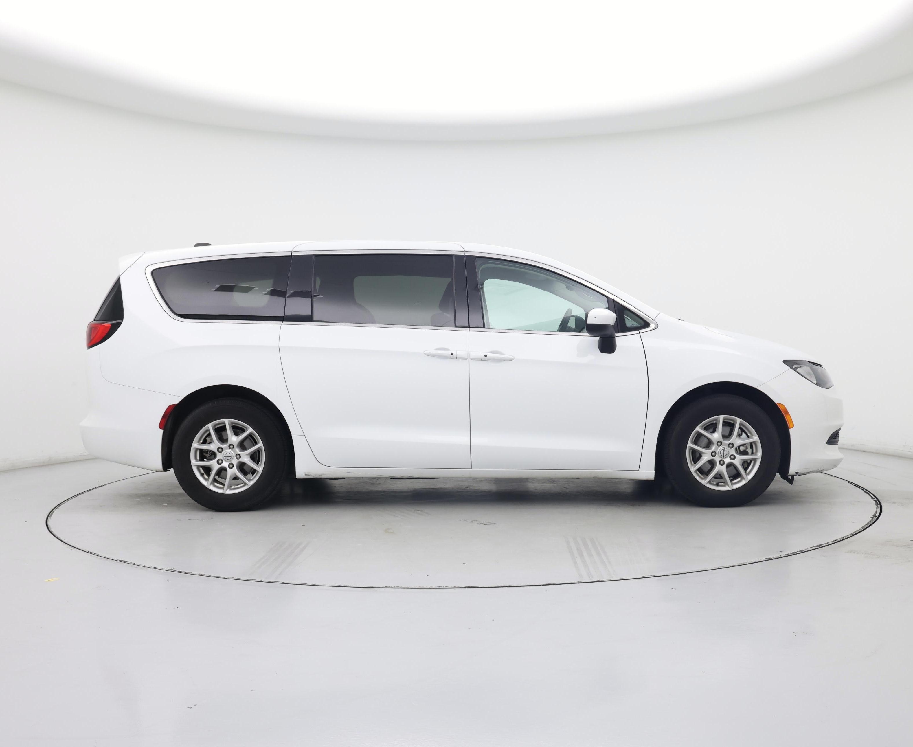 Thumbnail: 2023 Chrysler Voyager - 7