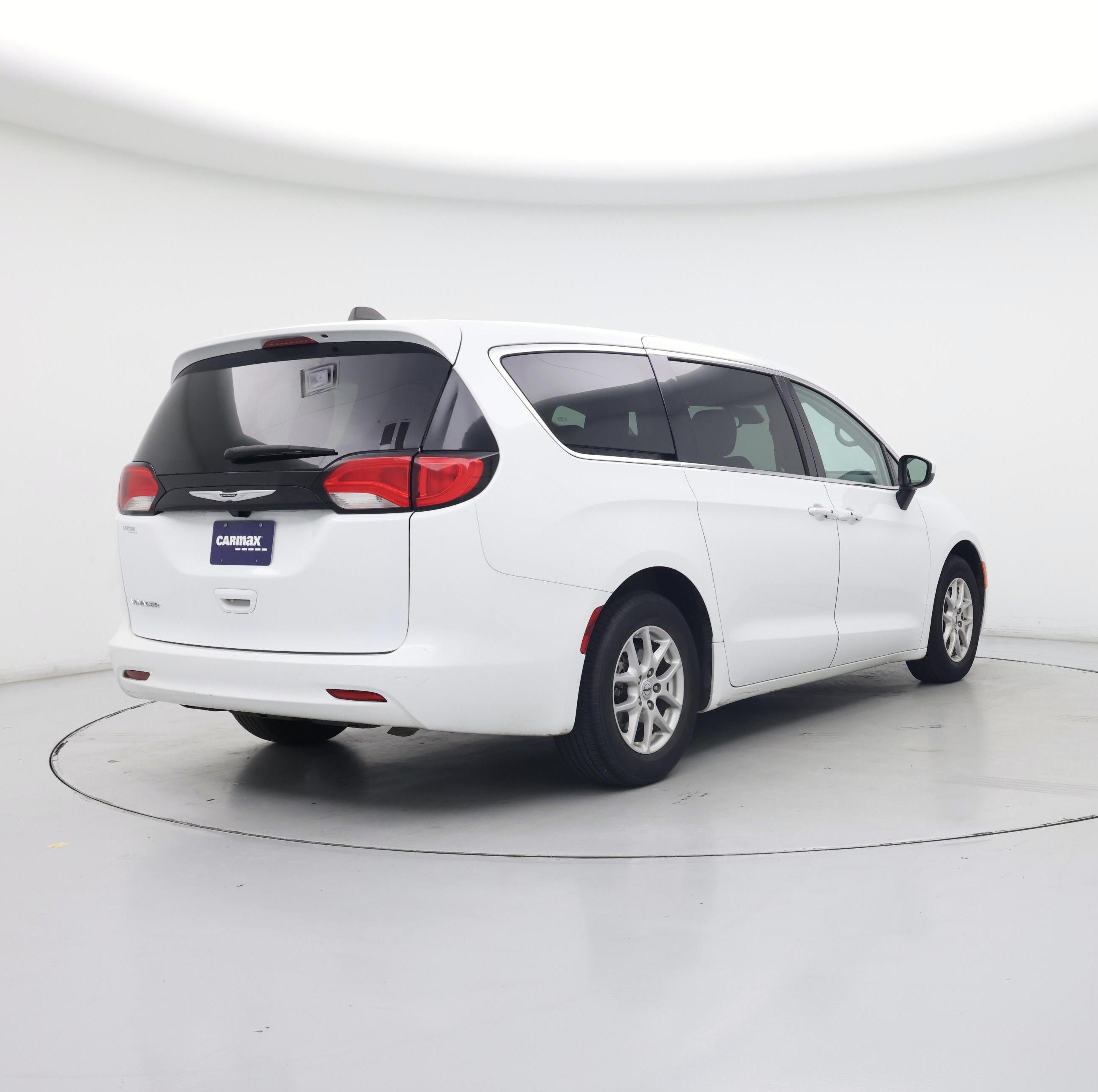 Thumbnail: 2023 Chrysler Voyager - 8
