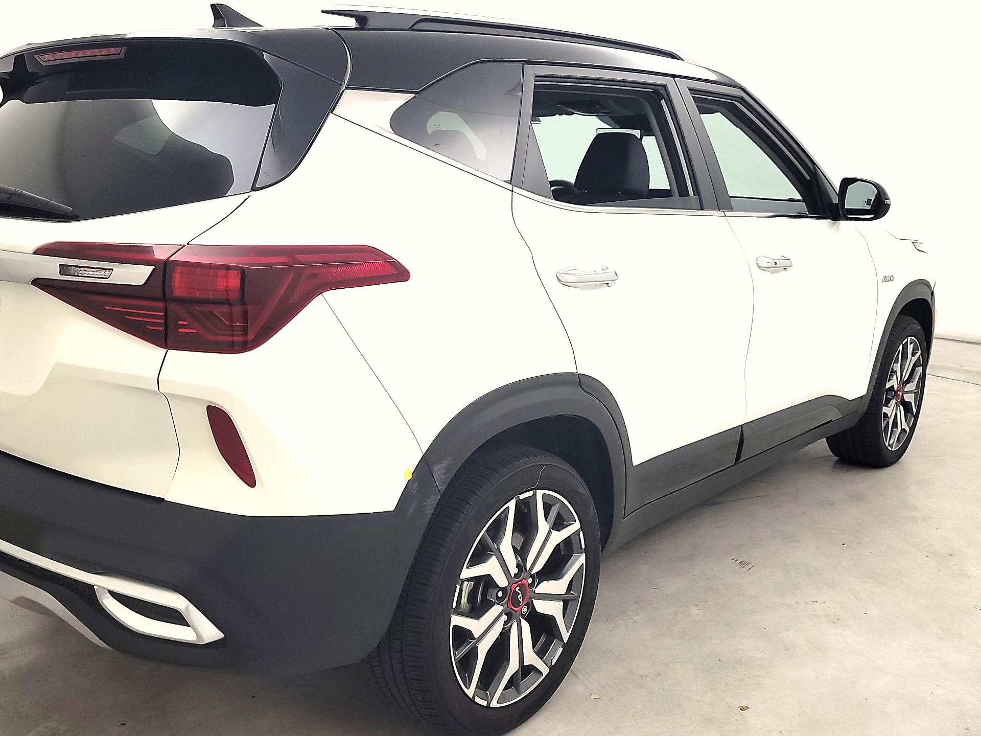Thumbnail: 2023 Kia Seltos - 5