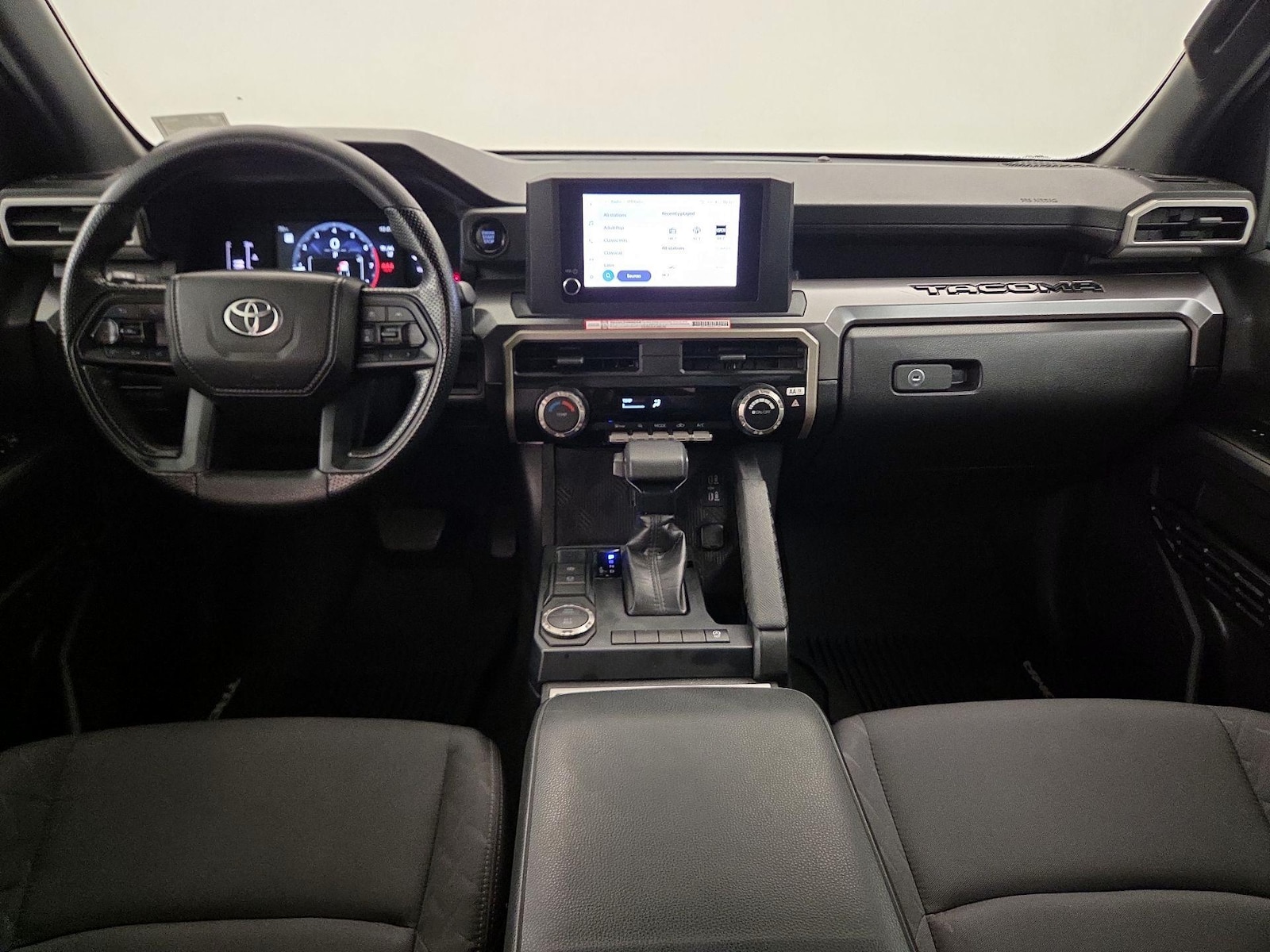 2025 Toyota Tacoma SR5 - Photo 10