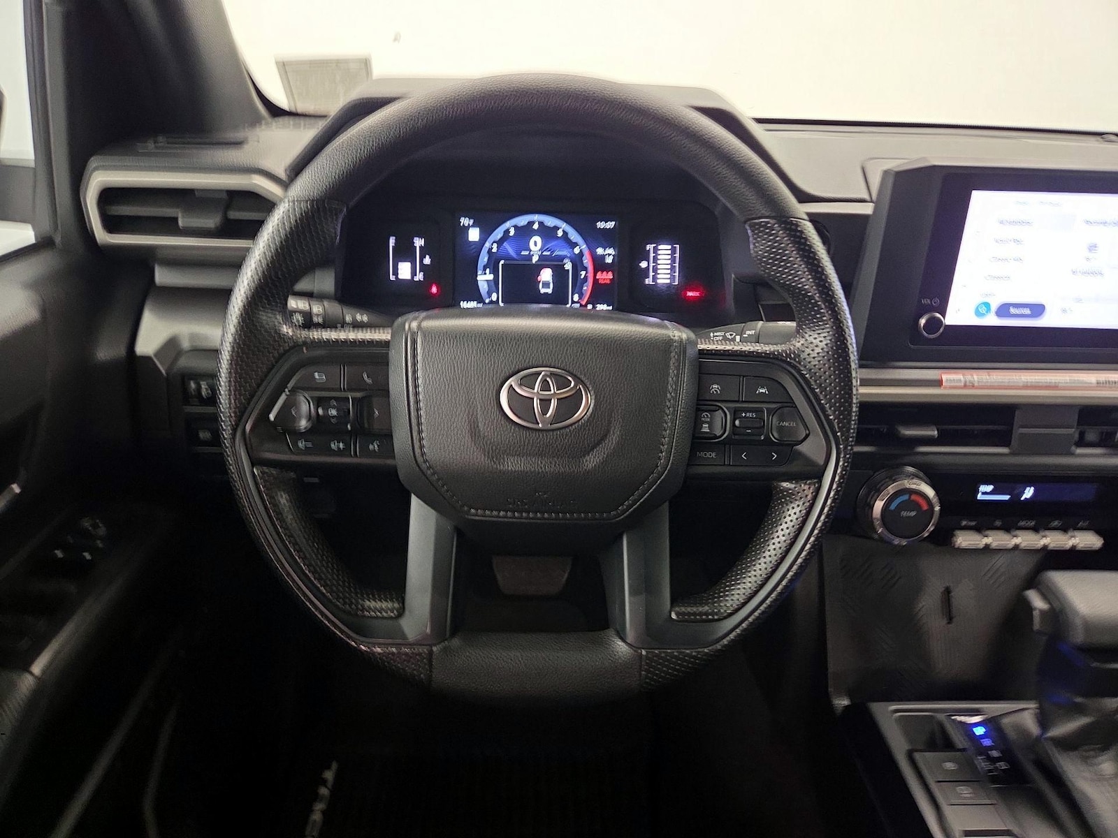 2025 Toyota Tacoma SR5 - Photo 11