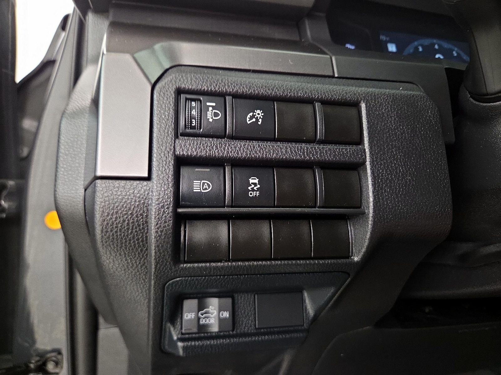 2025 Toyota Tacoma SR5 - Photo 14