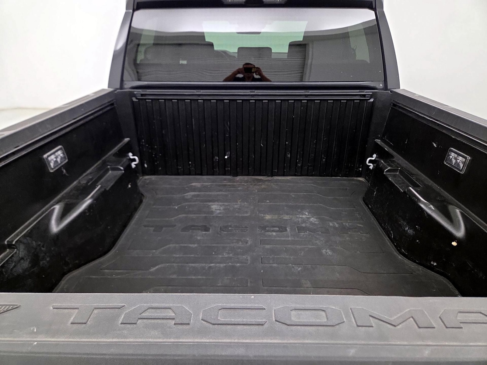 2025 Toyota Tacoma SR5 - Photo 21