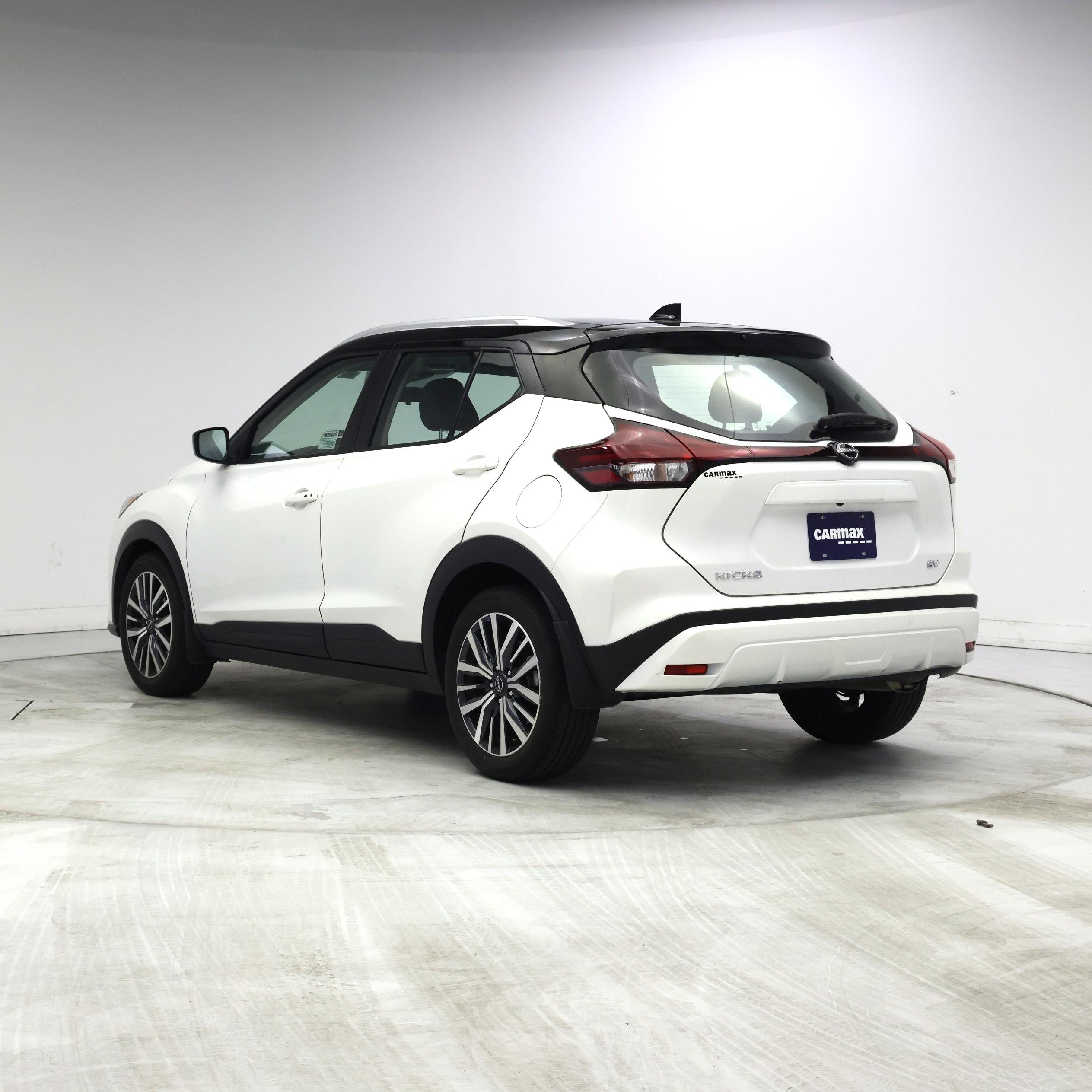 Thumbnail: 2023 Nissan Kicks - 2