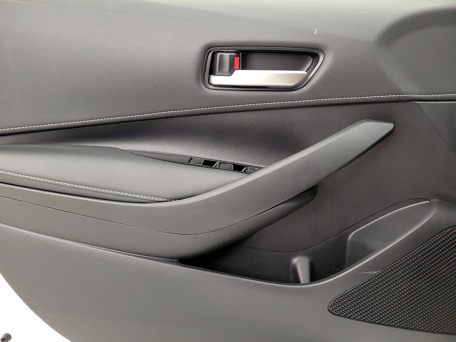 2023 Toyota Corolla Hatchback SE - Photo 13