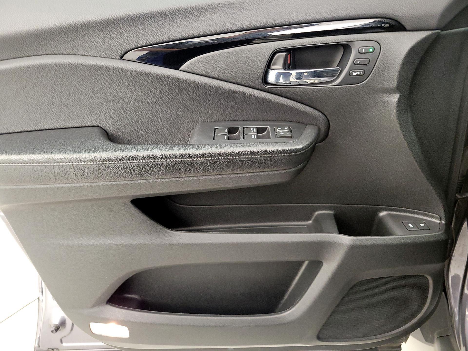 Thumbnail: 2019 Honda Pilot - 12