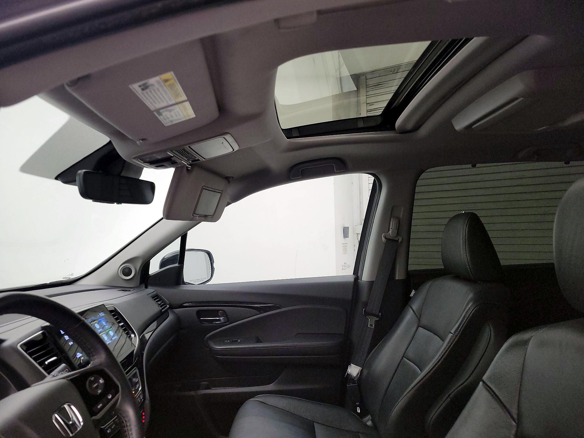 Thumbnail: 2019 Honda Pilot - 19