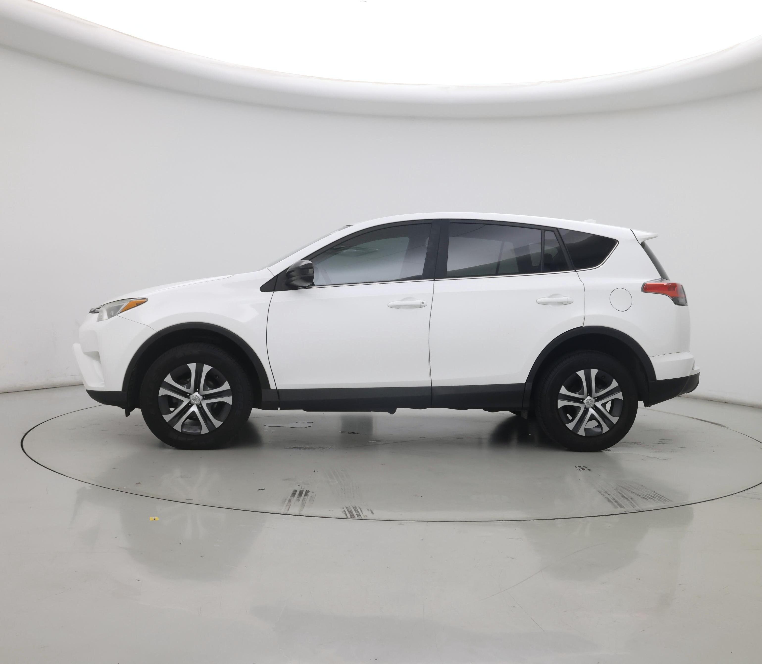 Thumbnail: 2018 Toyota RAV4 - 3