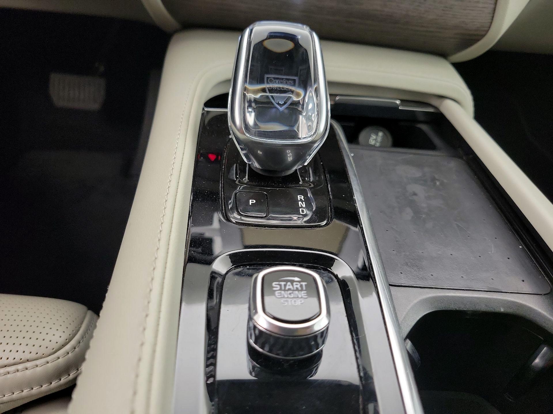 Thumbnail: 2022 Volvo XC90 - 17