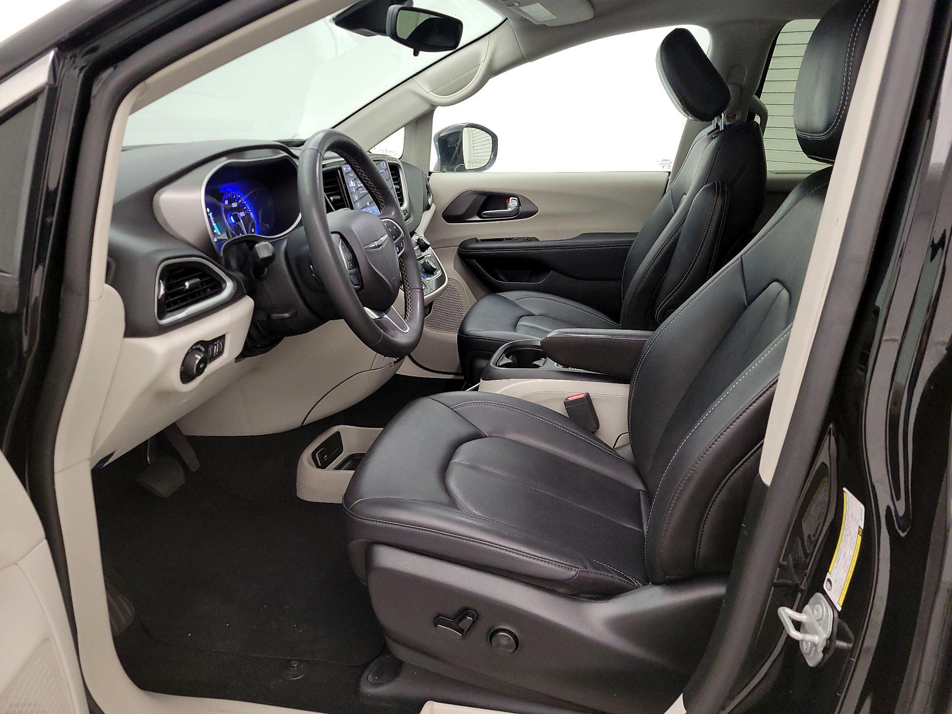 Thumbnail: 2024 Chrysler Pacifica - 11