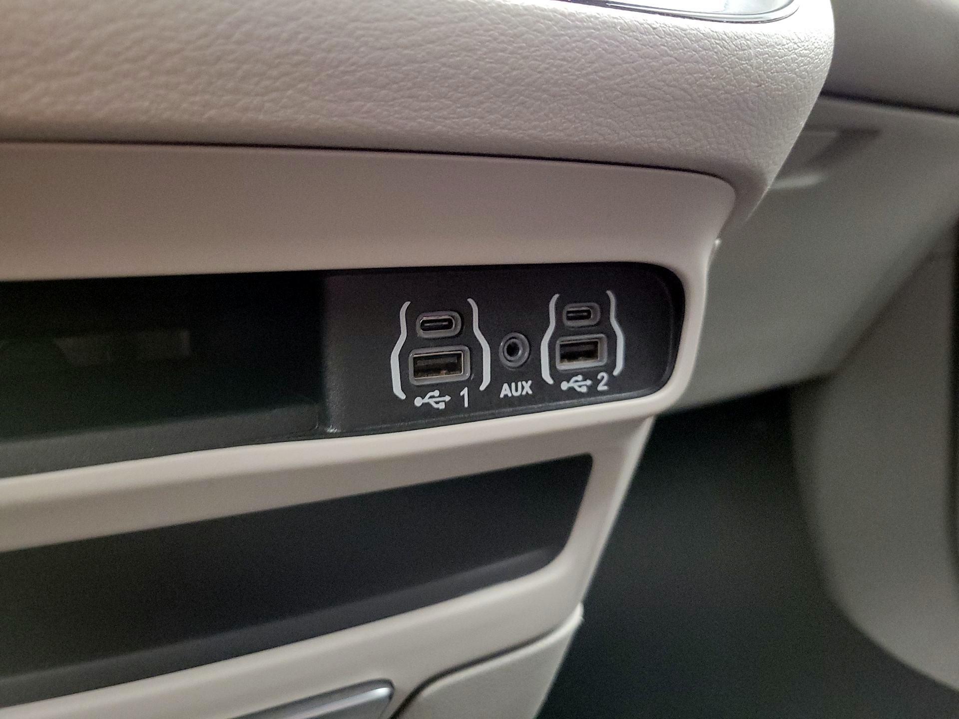 Thumbnail: 2024 Chrysler Pacifica - 18