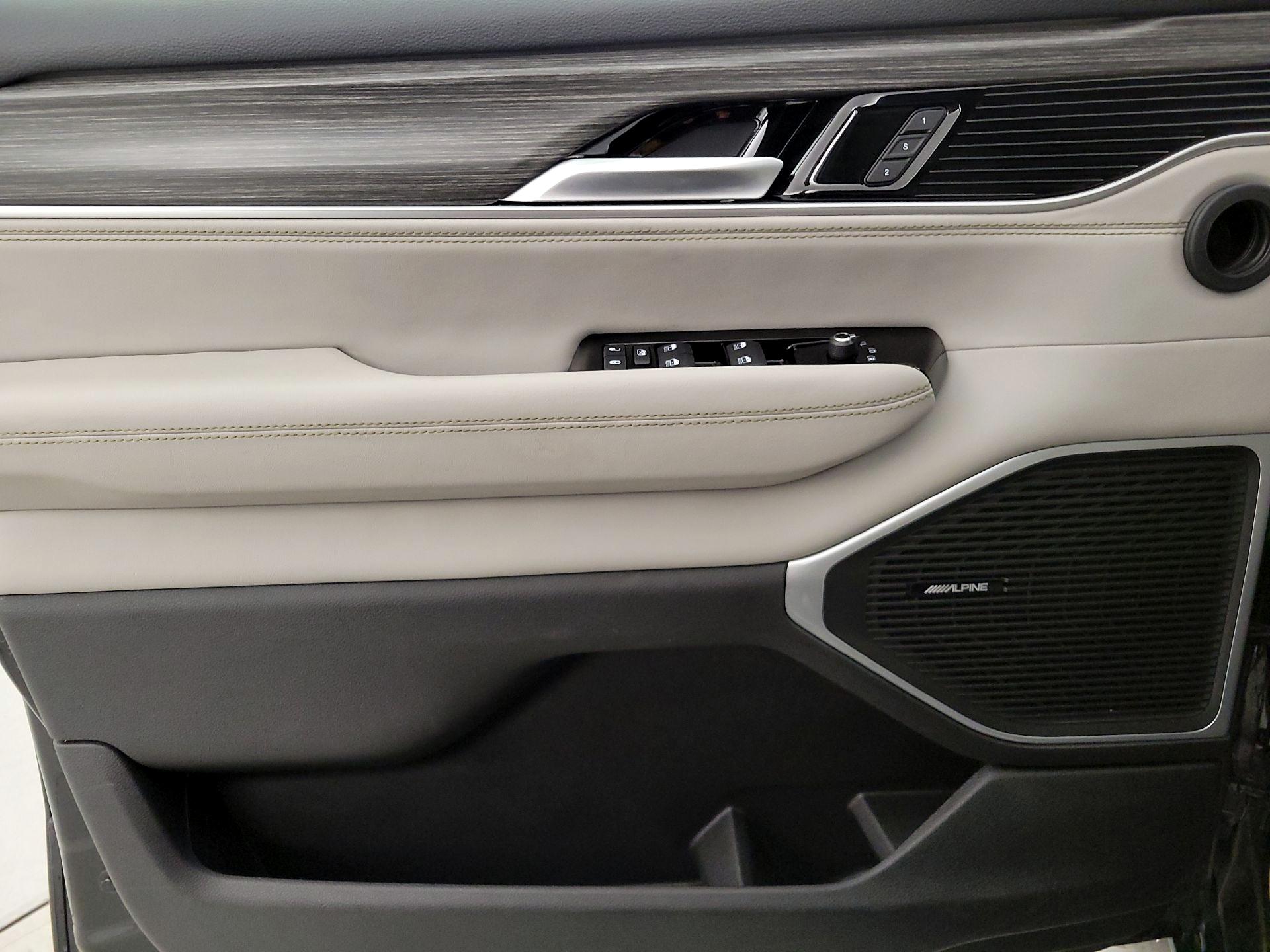 Thumbnail: 2024 Jeep Wagoneer - 12